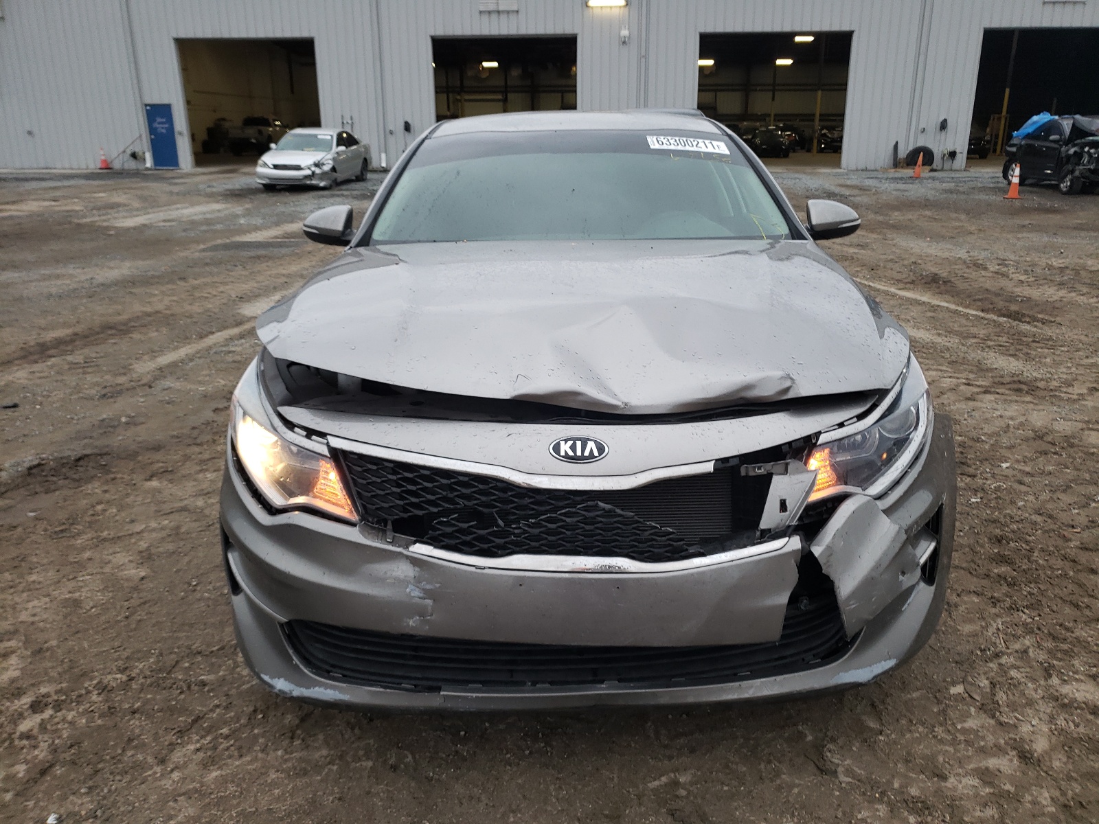 Photo 9 from auction – 2017 KIA OPTIMA LX with VIN 5XXGT4L38HG167686