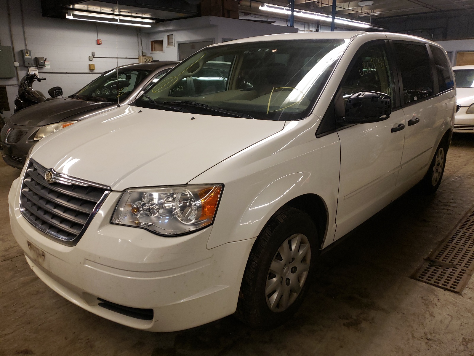 Photo 2 from auction – 2008 CHRYSLER TOWN AND C with VIN 2A8HR44H78R842005