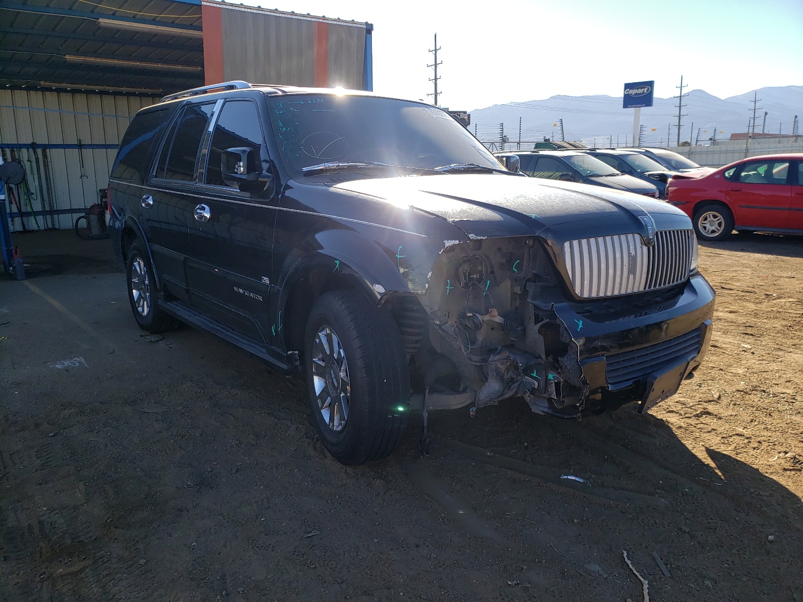 LINCOLN NAVIGATOR 2004 with VIN 5LMFU27R74LJ16582 - Photo from auction