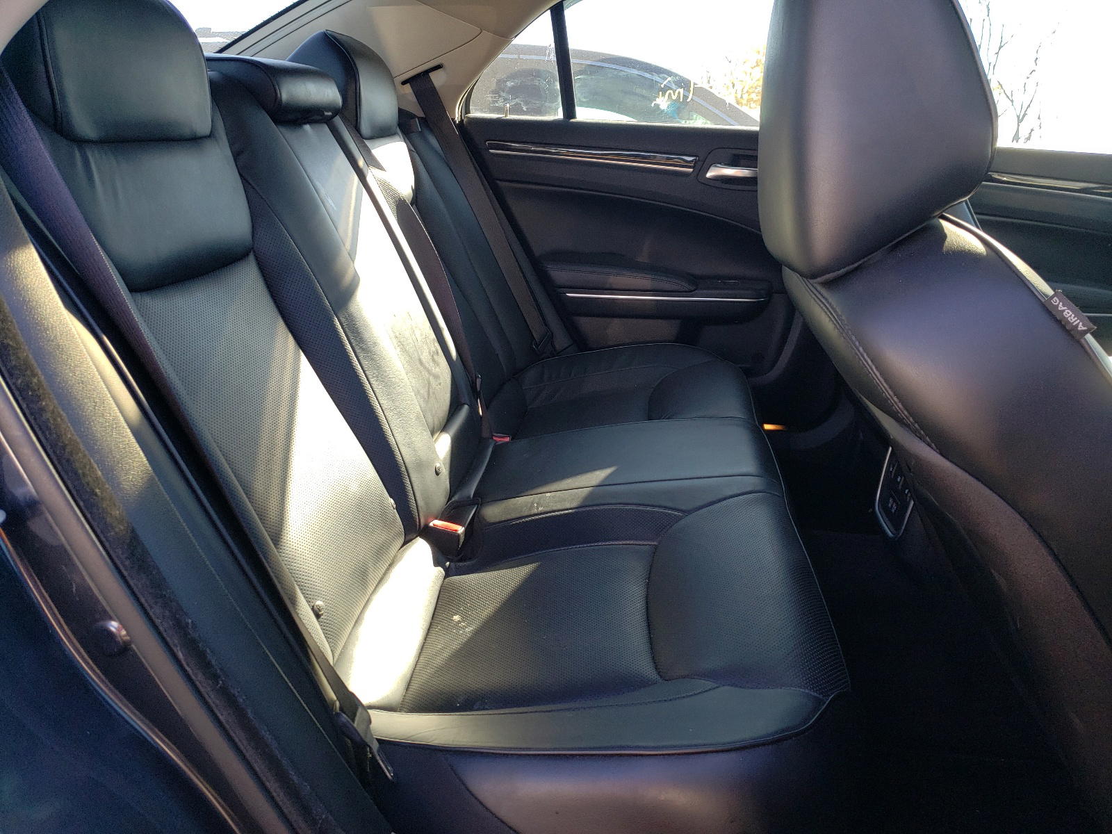 Photo 6 from auction – 2016 CHRYSLER 300C with VIN 2C3CCAKG5GH325404