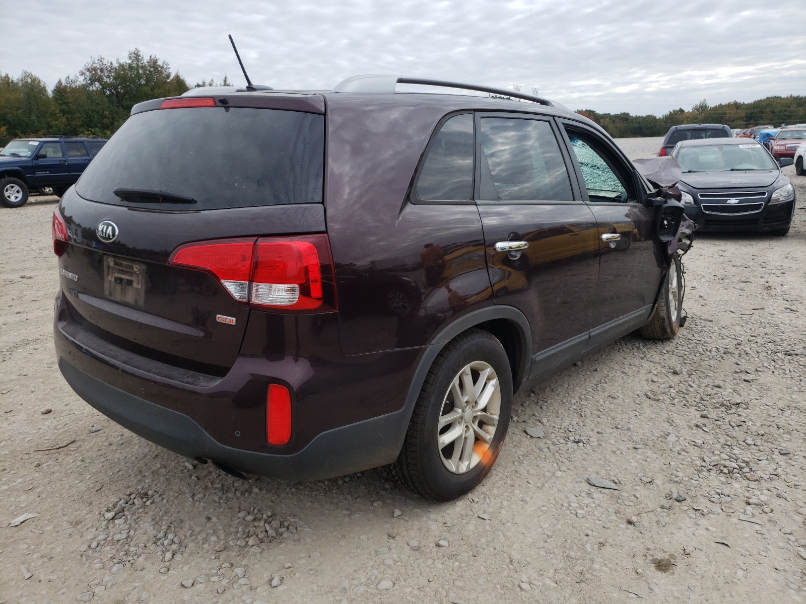 Photo 4 from auction – 2015 KIA SORENTO LX with VIN 5XYKT3A66FG627552