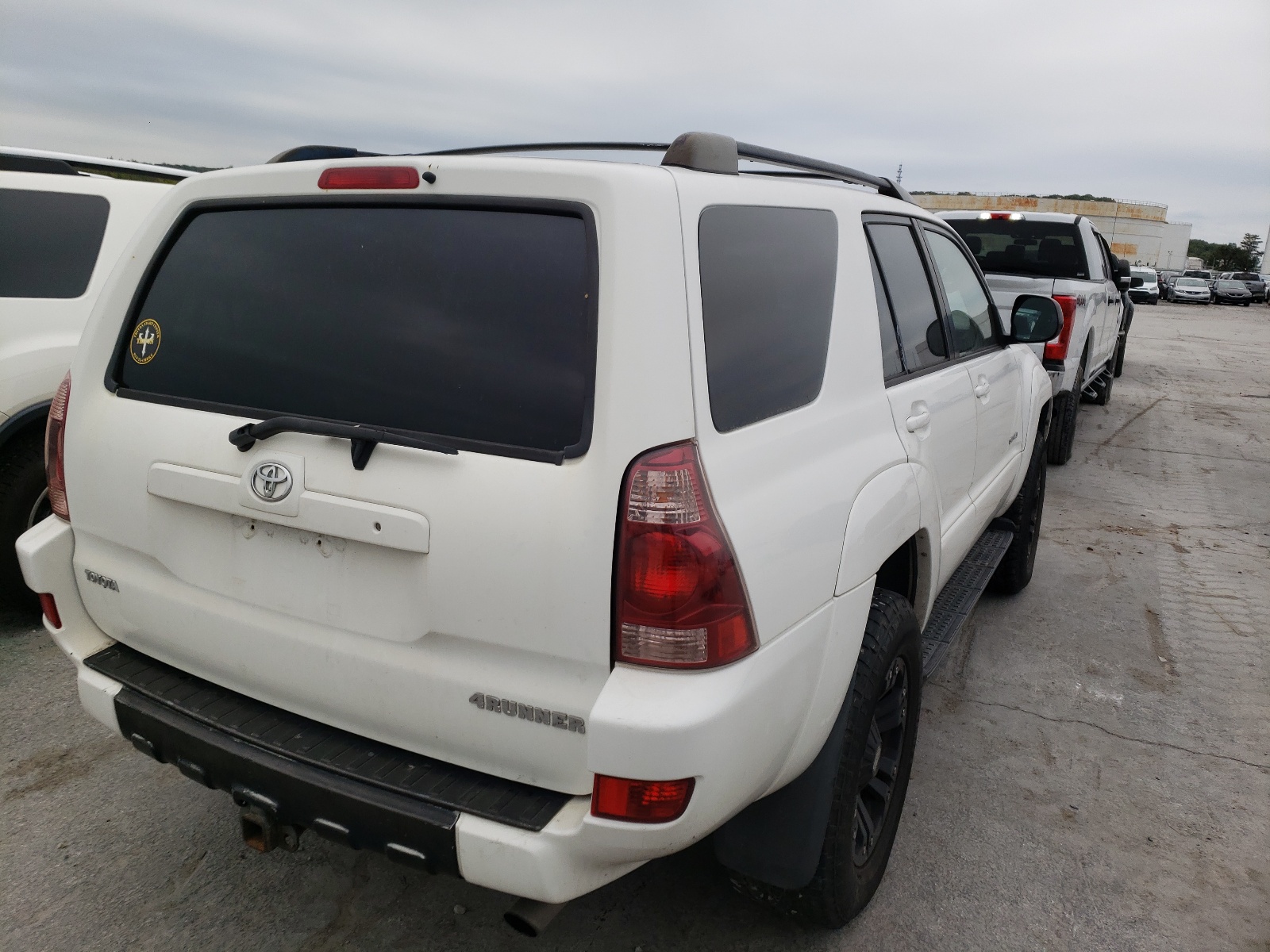 Foto 4 de la subasta – 2004 TOYOTA 4RUNNER SR con VIN JTEBU14R140021985