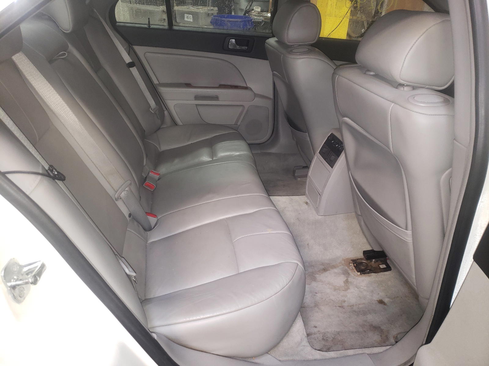 Photo 6 from auction – 2010 CADILLAC STS with VIN 1G6DU6EV8A0143831