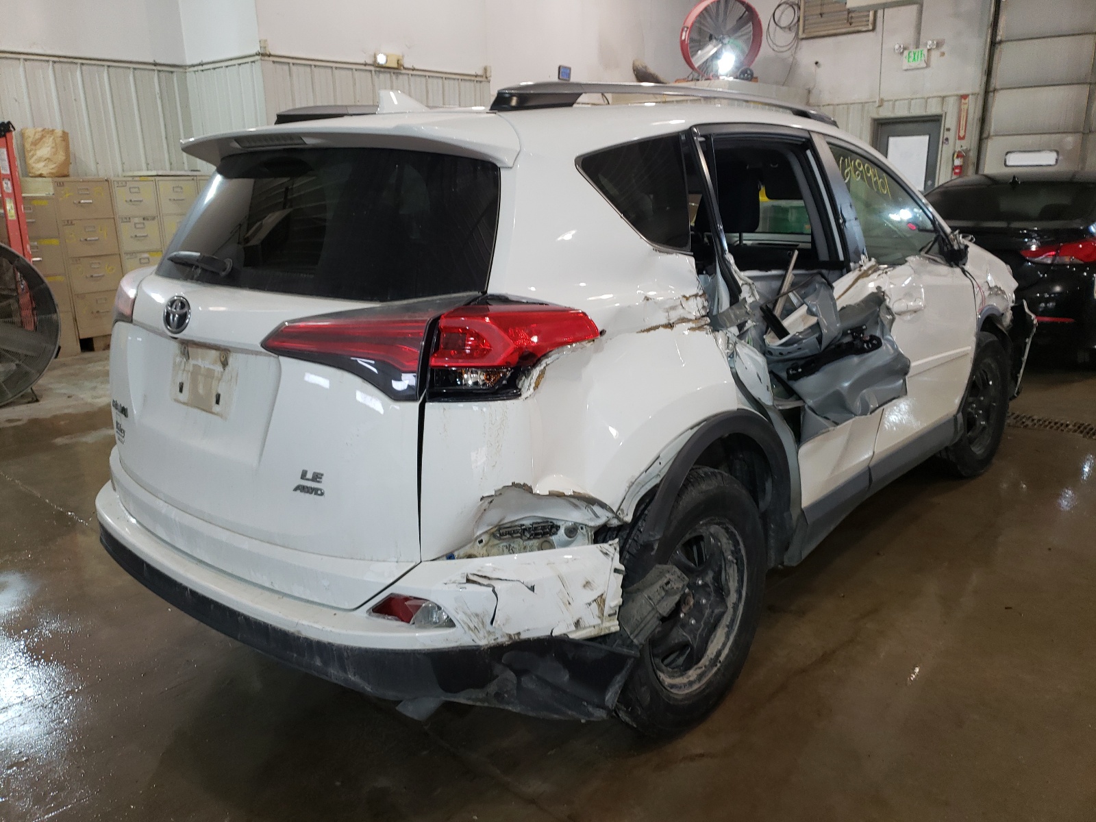 Photo 4 from auction – 2018 TOYOTA RAV4 LE with VIN JTMBFREV3JJ740539