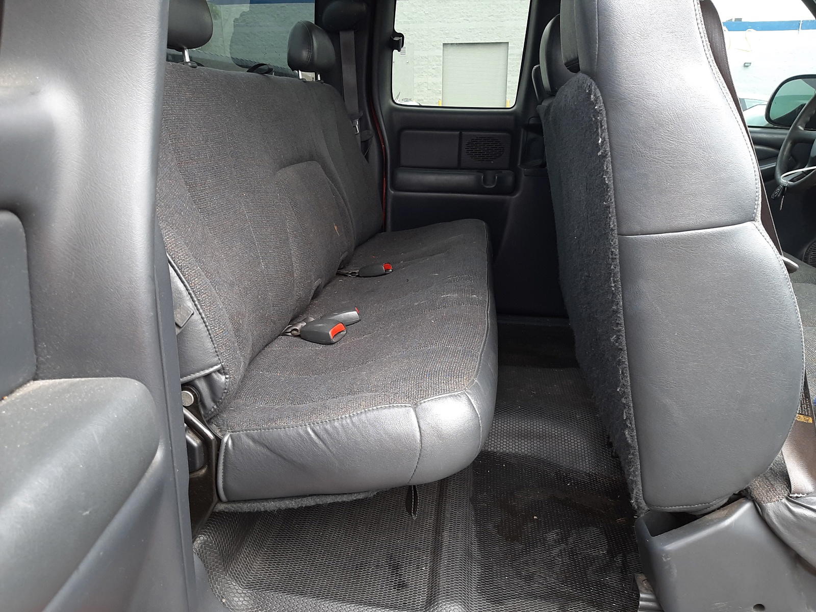 Photo 6 from auction – 2001 CHEVROLET SILVERADO with VIN 2GCEC19V011258235