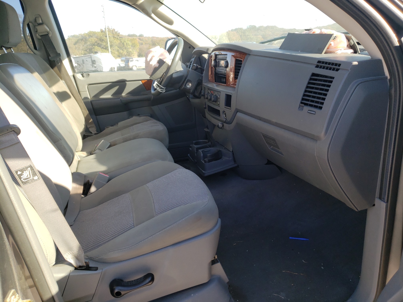 Photo 5 from auction – 2006 DODGE RAM 1500 S with VIN 1D7HU18N76S584834
