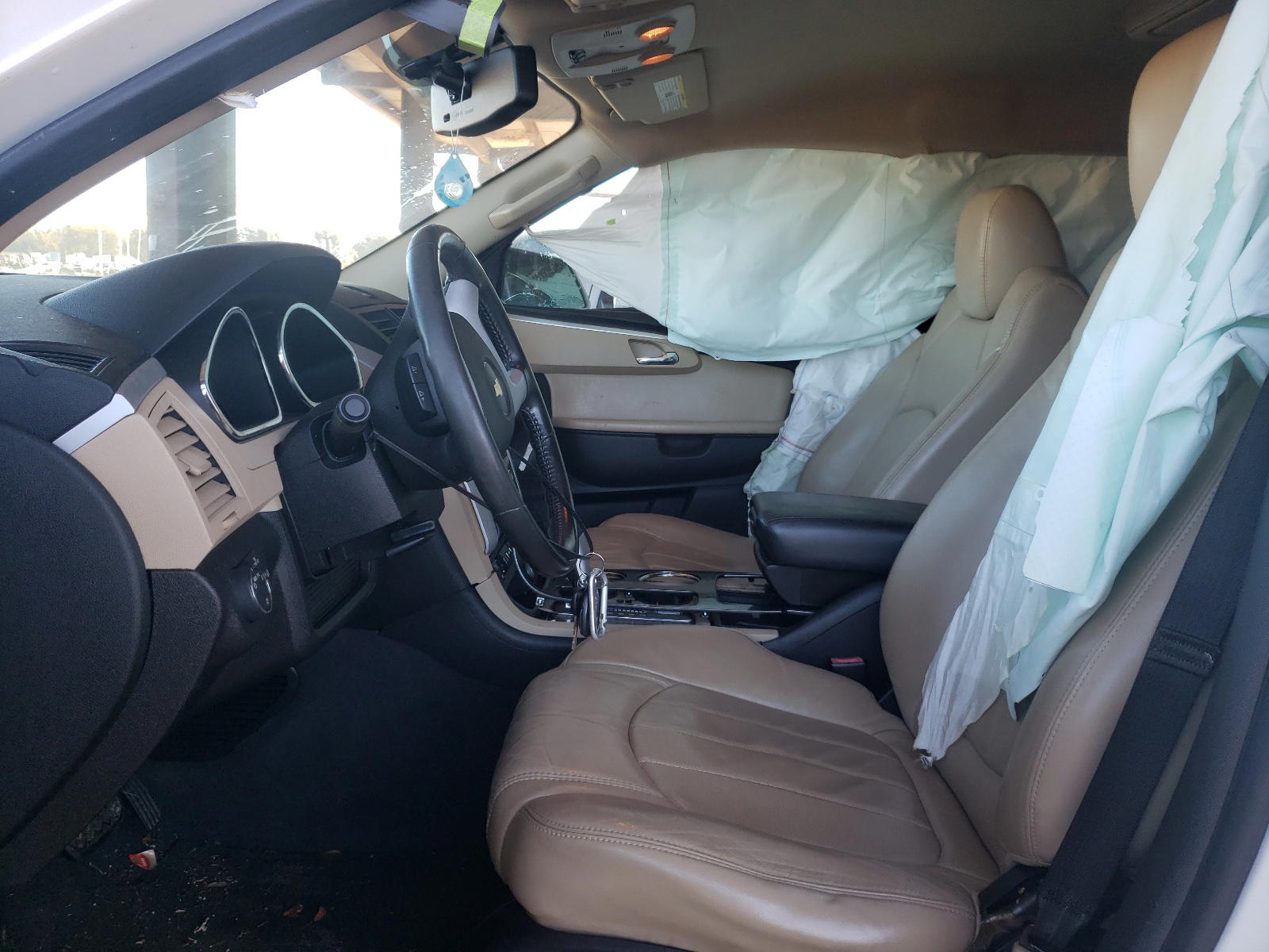 Photo 5 from auction – 2012 CHEVROLET TRAVERSE L with VIN 1GNKVLED3CJ393103