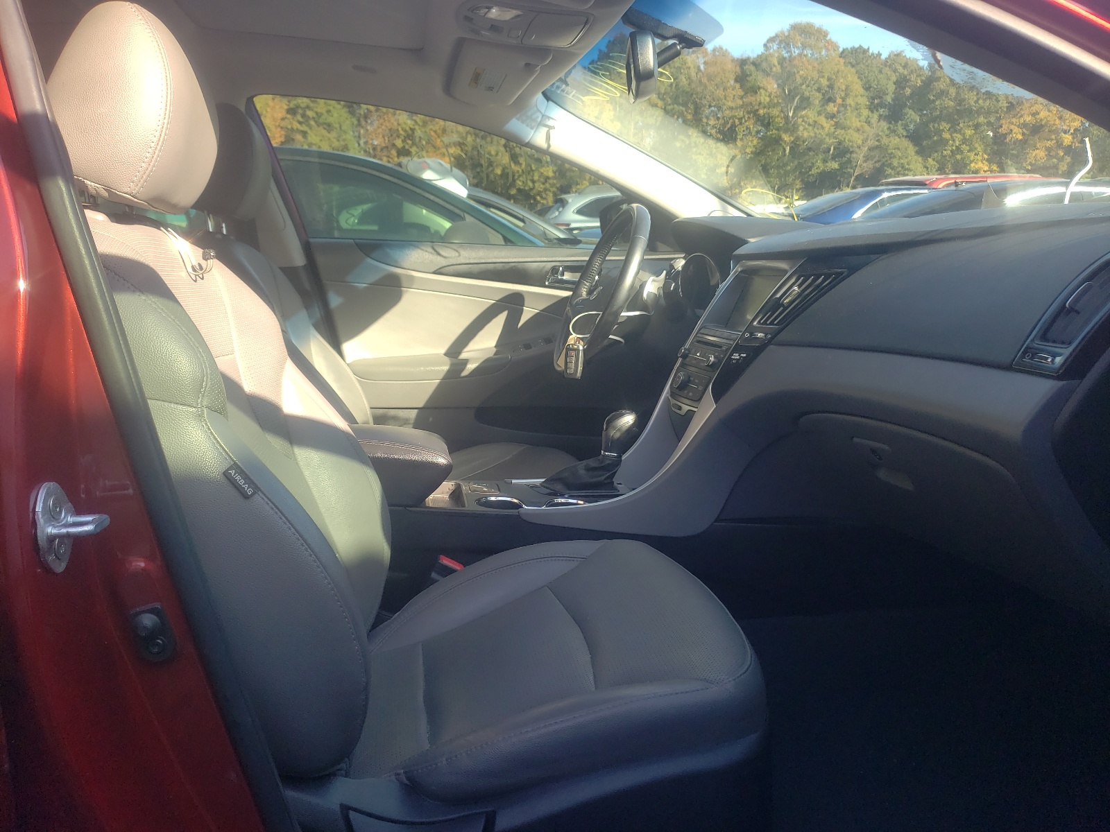 Photo 5 from auction – 2014 HYUNDAI SONATA SE with VIN 5NPEC4ABXEH872264