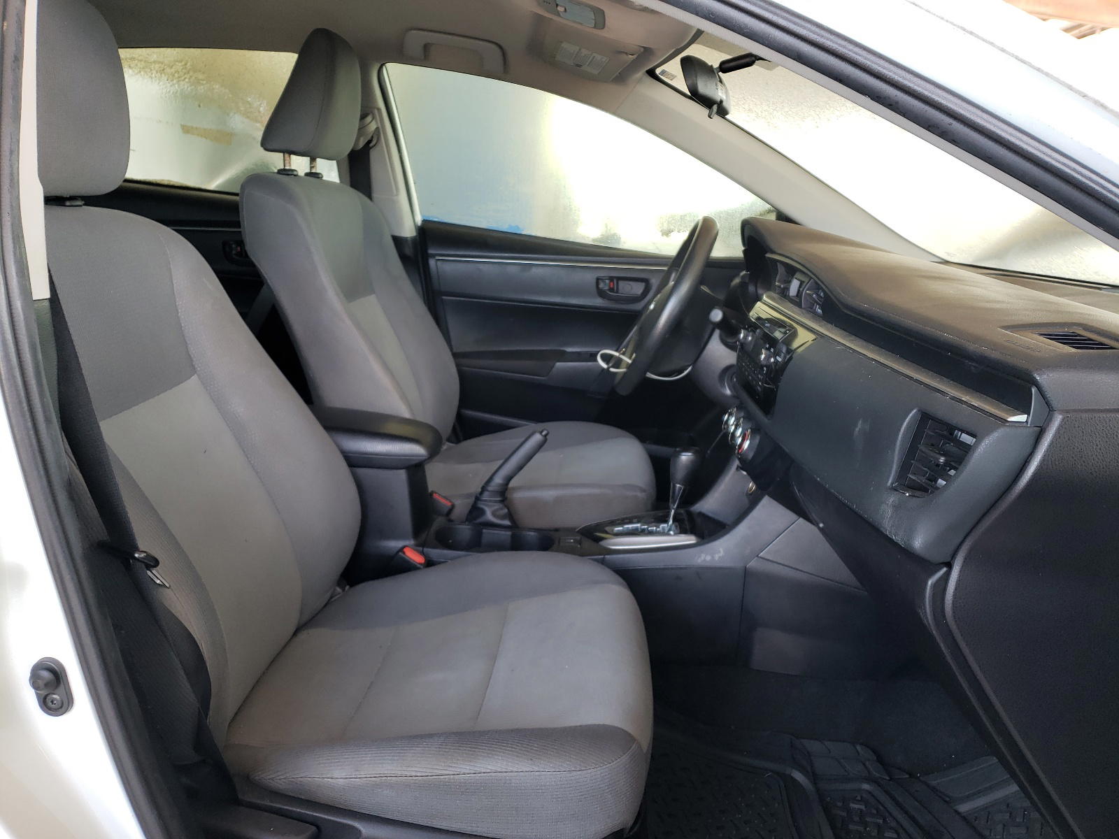 Photo 5 from auction – 2015 TOYOTA COROLLA L with VIN 2T1BURHE3FC376806