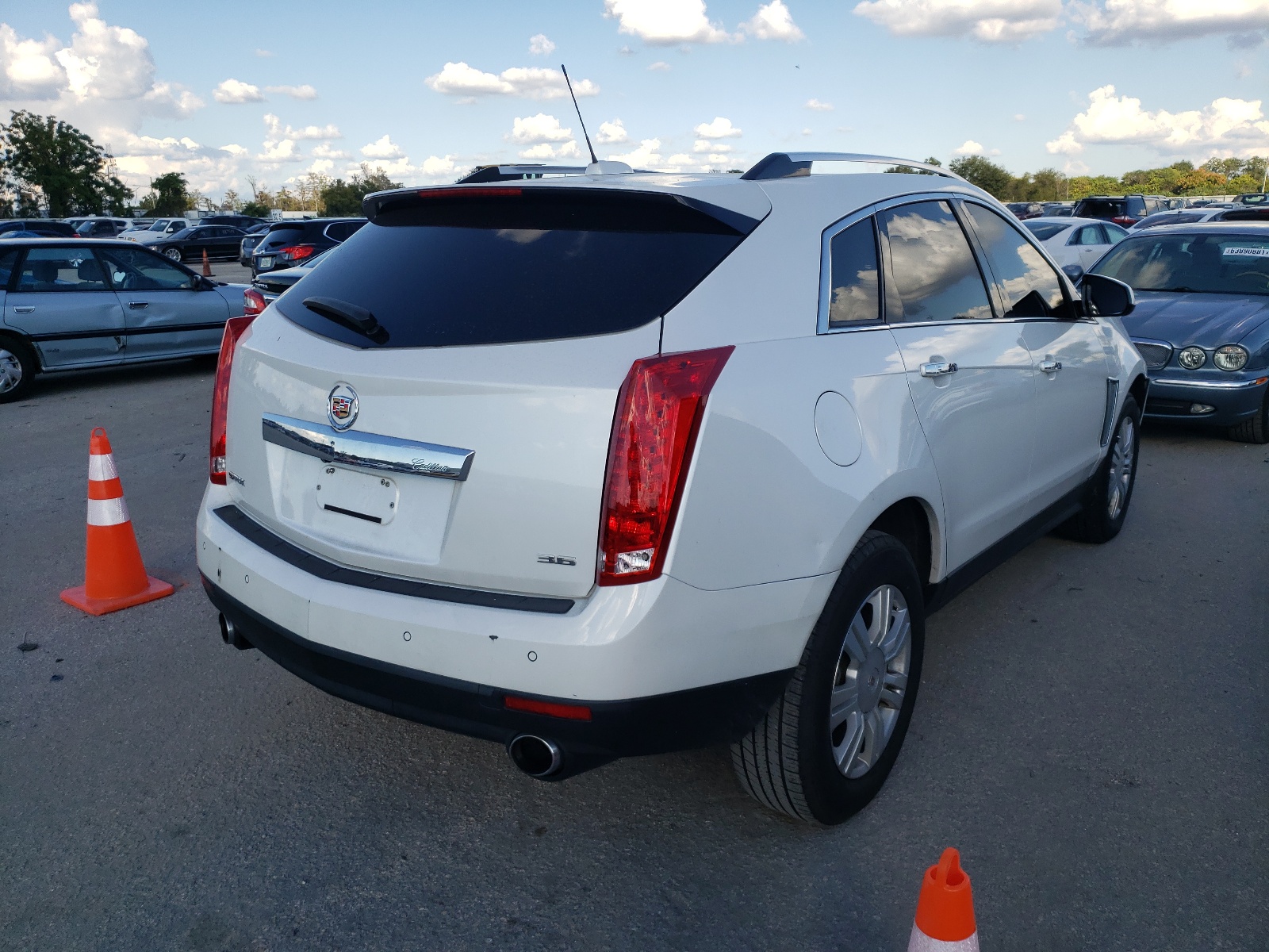 Photo 4 from auction – 2015 CADILLAC SRX LUXURY with VIN 3GYFNBE31FS561104
