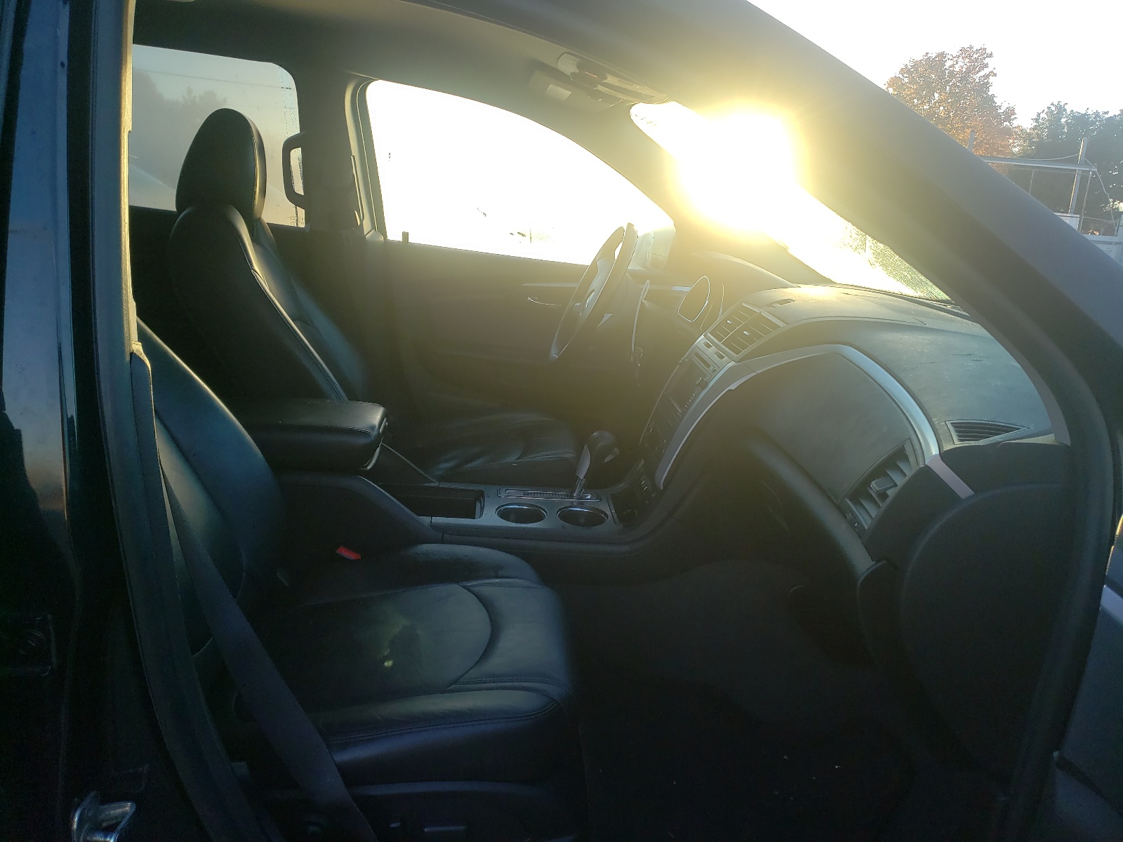 Photo 5 from auction – 2012 CHEVROLET TRAVERSE L with VIN 1GNKVJED8CJ349215