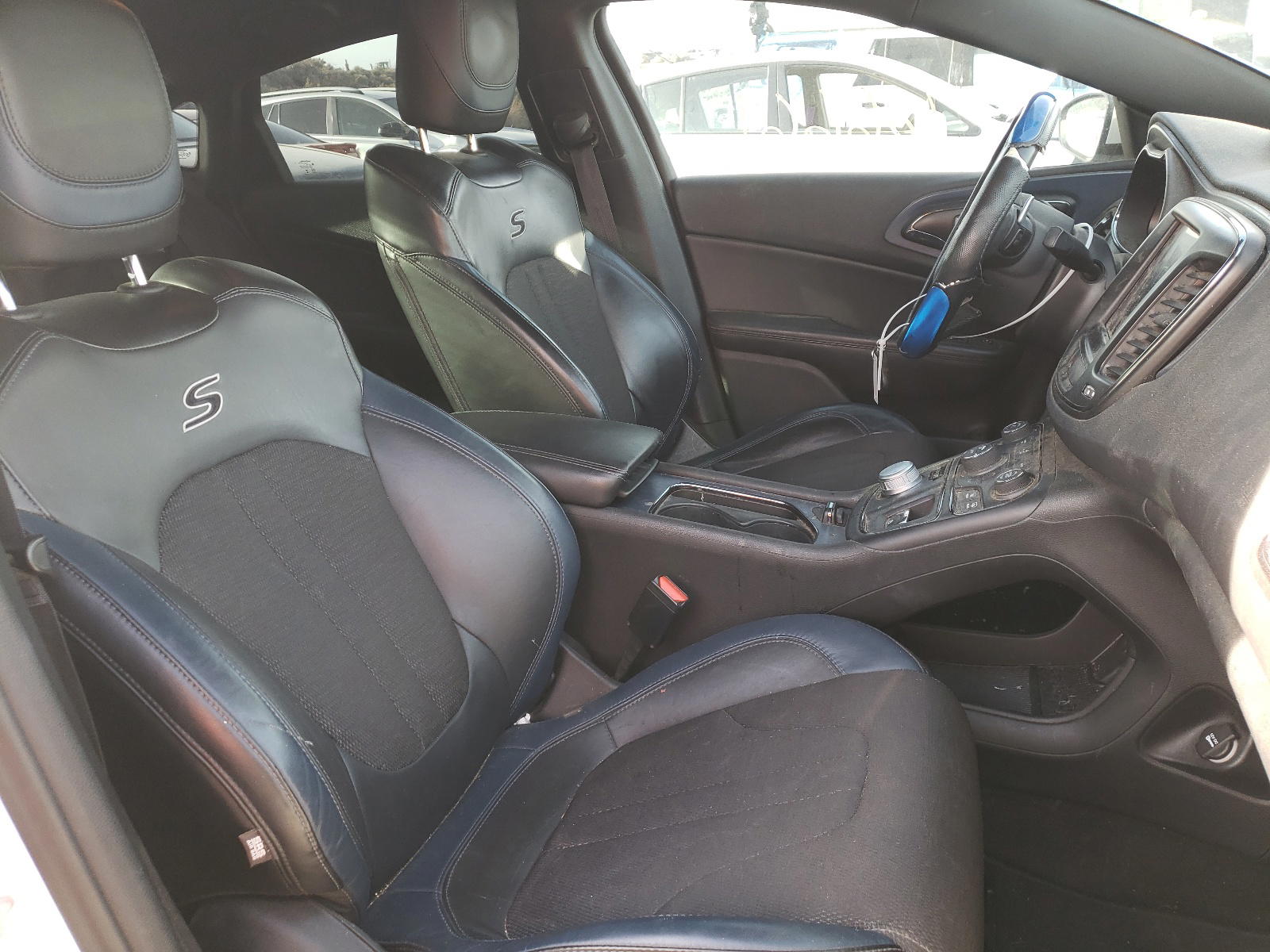 Photo 5 from auction – 2015 CHRYSLER 200 S with VIN 1C3CCCBB1FN711176