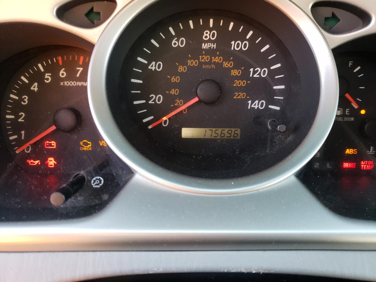 Photo 8 from auction – 2004 TOYOTA HIGHLANDER with VIN JTEEP21A740026486