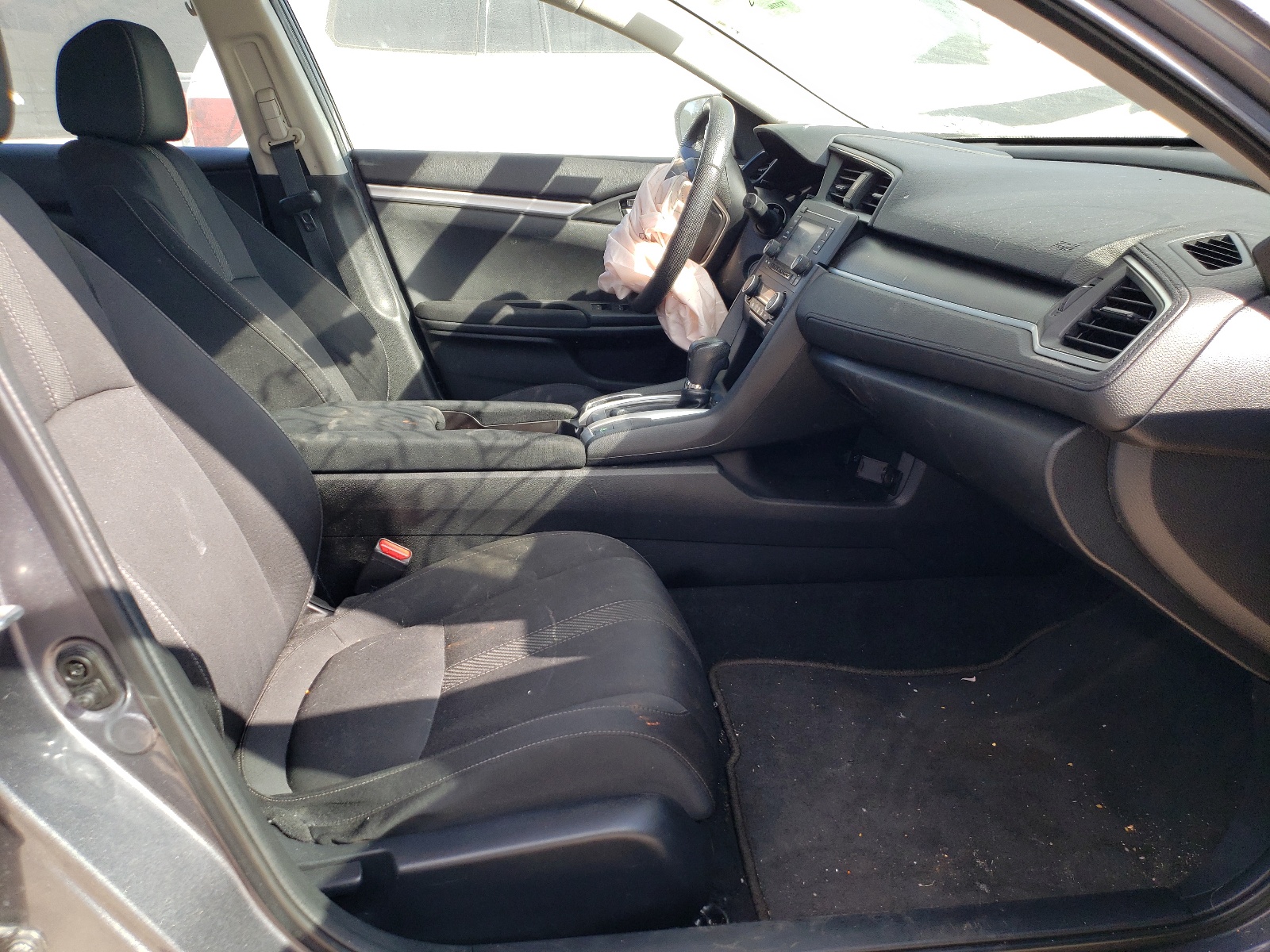 Photo 5 from auction – 2018 HONDA CIVIC LX with VIN 2HGFC2F52JH520800
