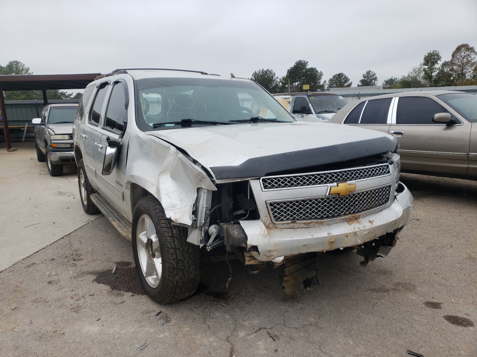 CHEVROLET TAHOE C150 2011 with VIN 1GNSCBE0XBR355316 - Photo from auction