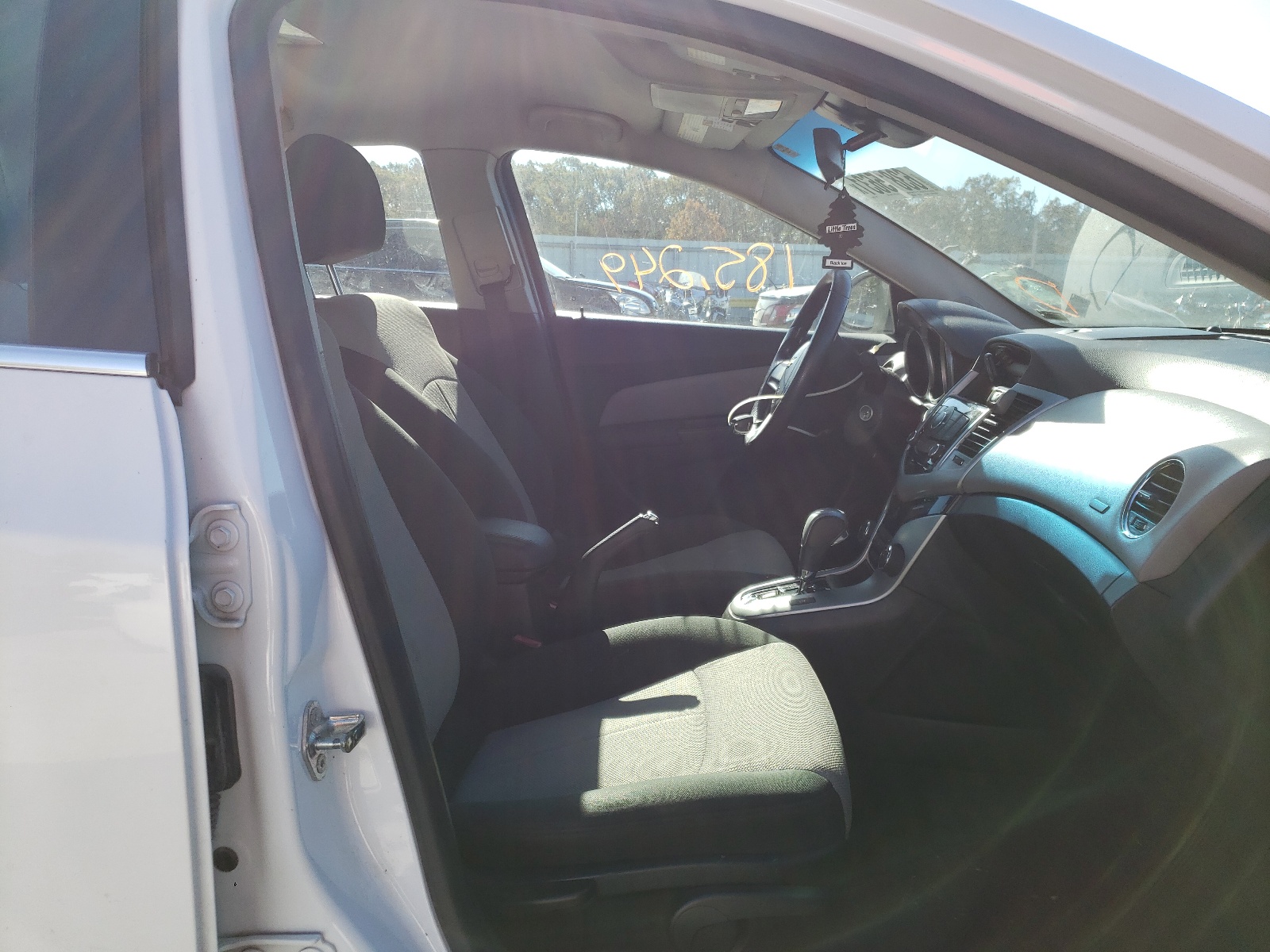 Photo 5 from auction – 2011 CHEVROLET CRUZE LS with VIN 1G1PC5SH2B7253975