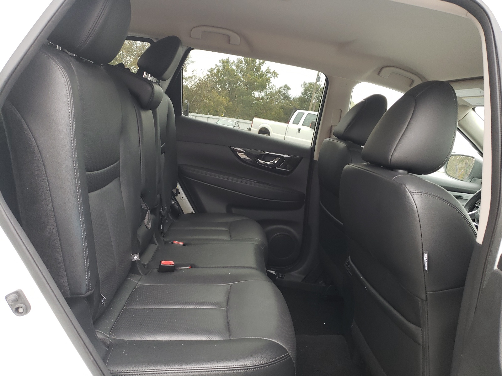 Photo 6 from auction – 2018 NISSAN ROGUE S with VIN 5N1AT2MT0JC837760