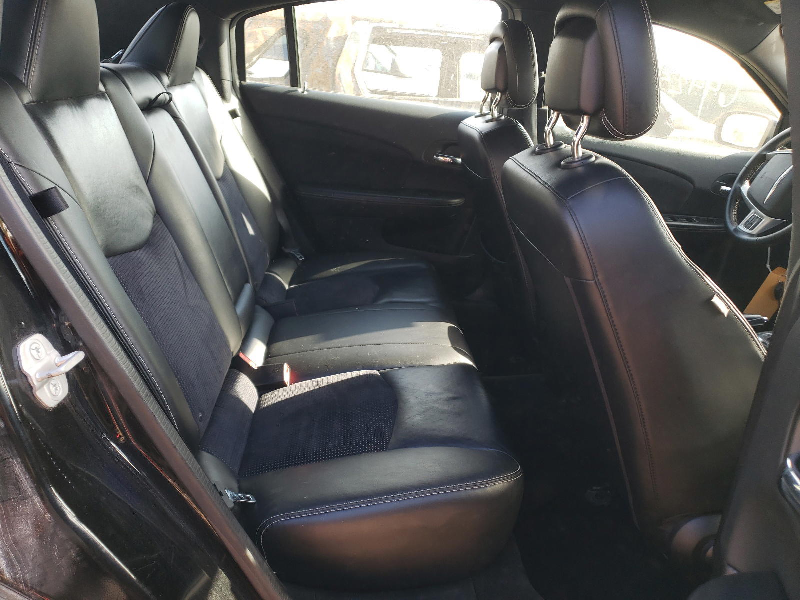 Photo 6 from auction – 2014 CHRYSLER 200 LIMITE with VIN 1C3CCBCG0EN164131