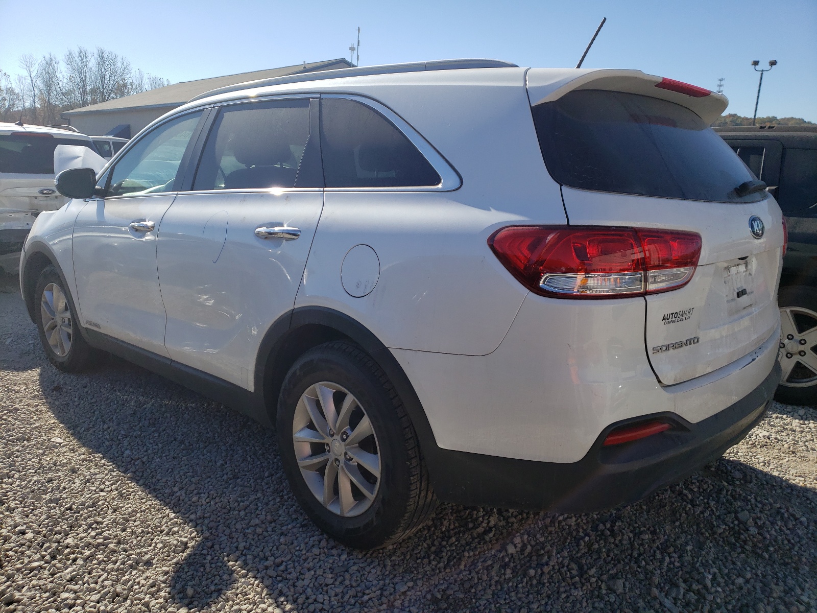 Photo 3 from auction – 2017 KIA SORENTO LX with VIN 5XYPGDA50HG216254