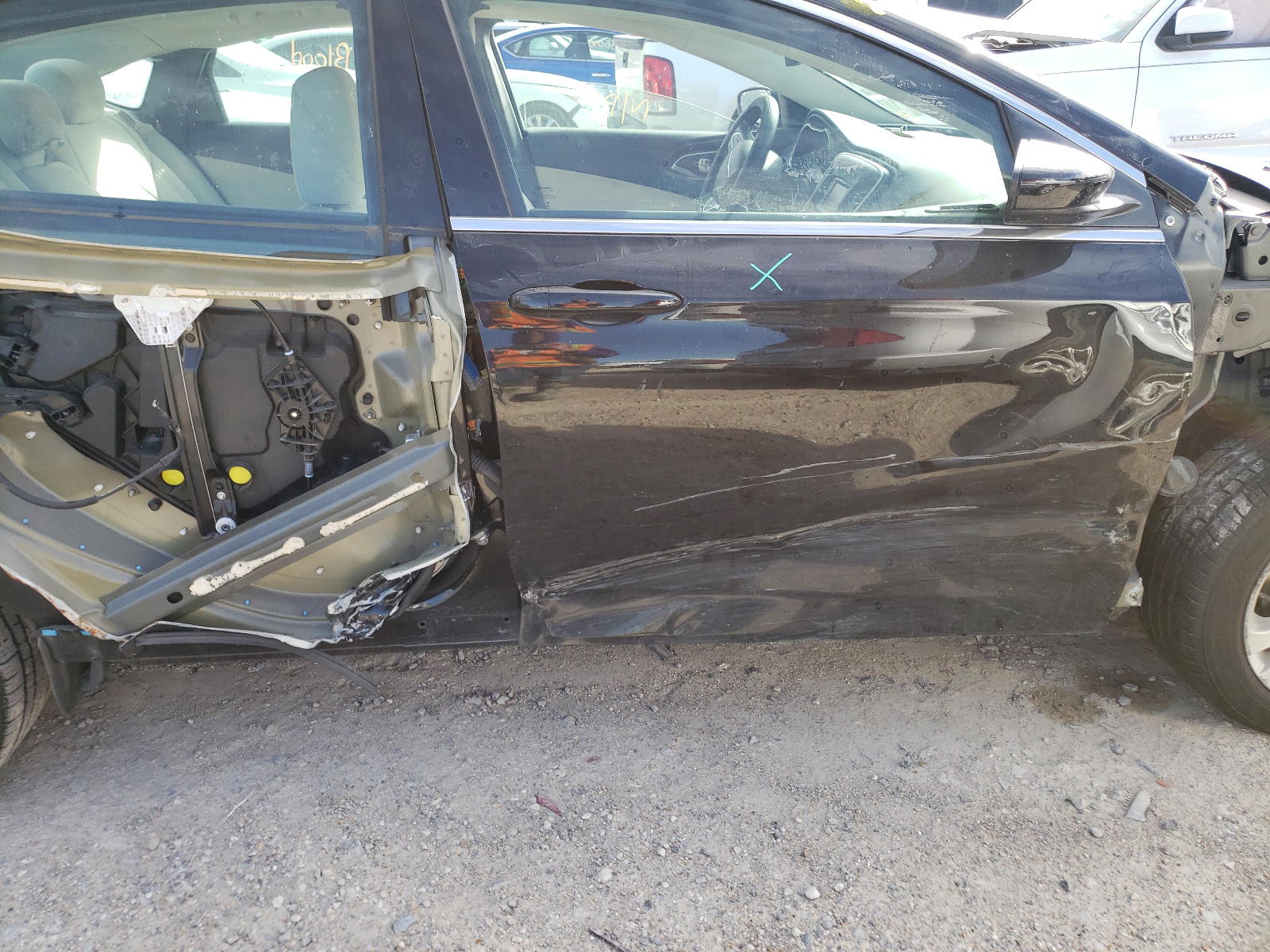 Photo 9 from auction – 2016 CHRYSLER 200 LIMITE with VIN 1C3CCCAB5GN176128