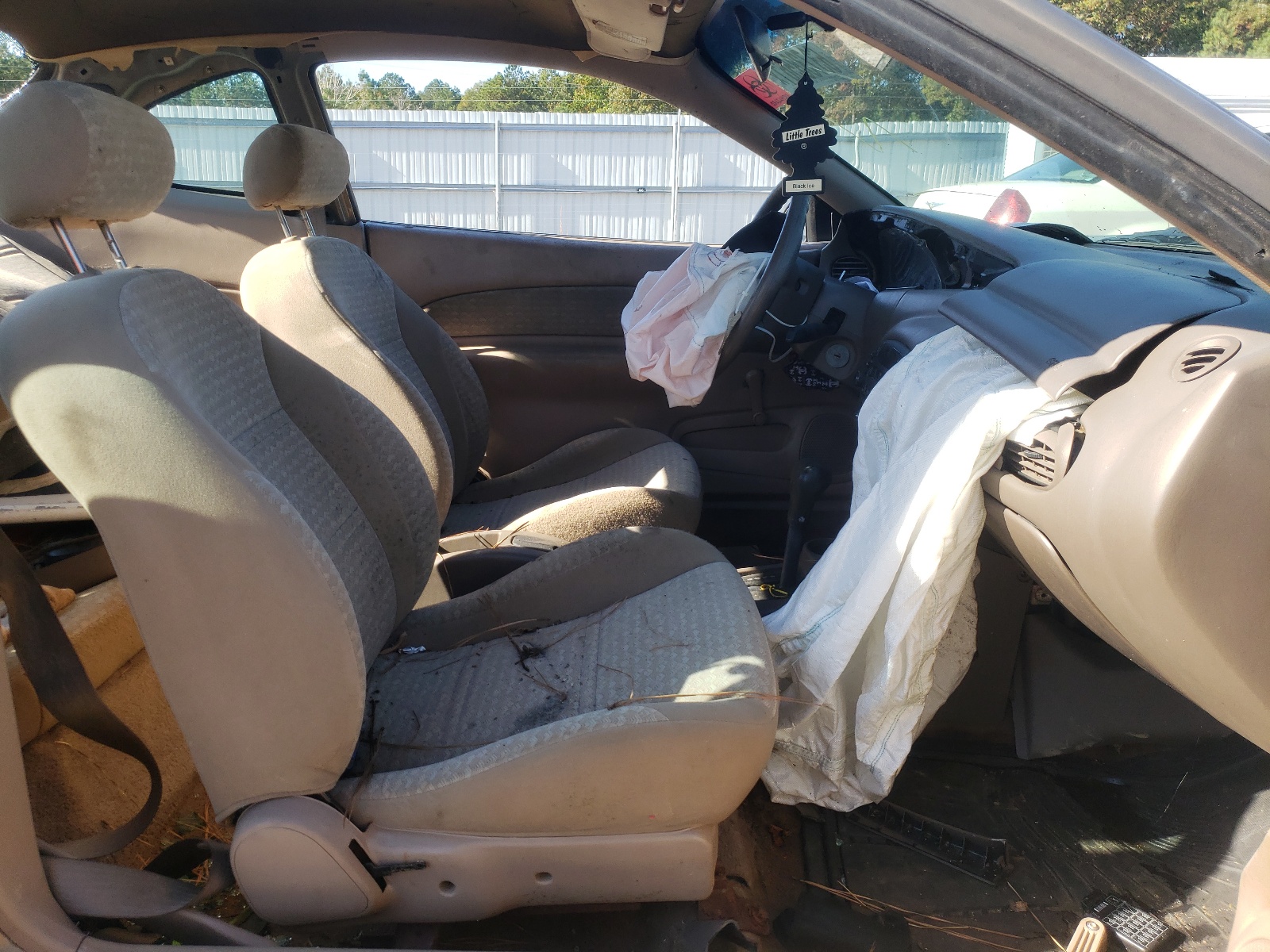Photo 5 from auction – 1998 FORD ESCORT ZX2 with VIN 3FAKP1130WR183353