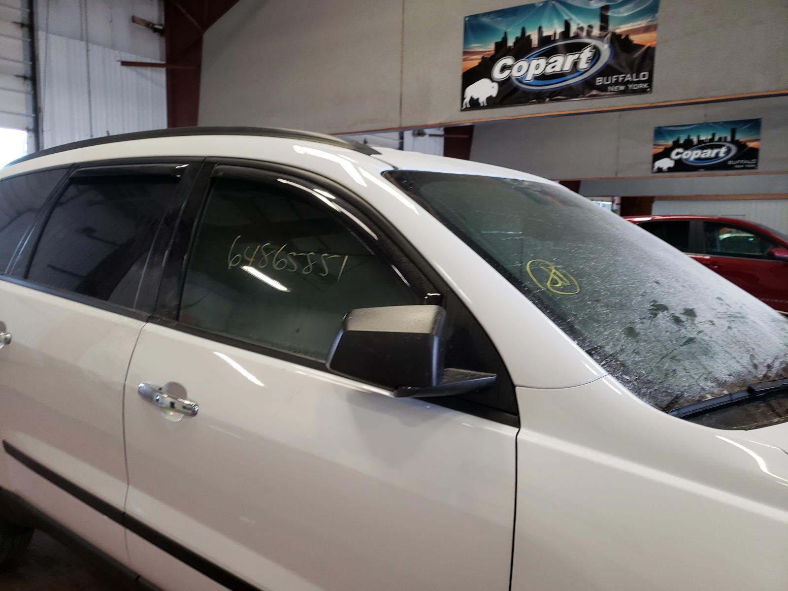 Photo 9 from auction – 2017 CHEVROLET TRAVERSE L with VIN 1GNKRFED4HJ249945