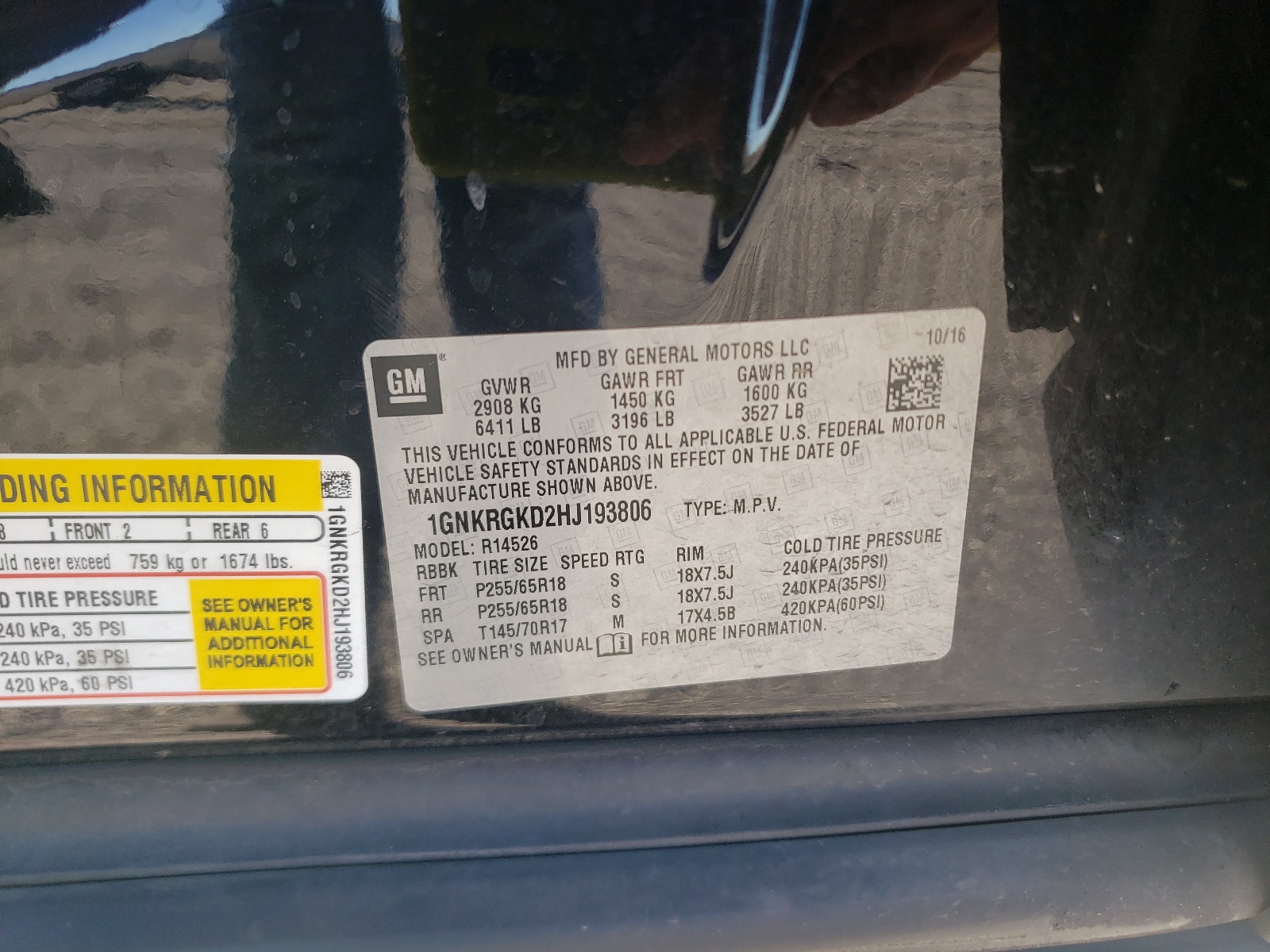 Photo 10 from auction – 2017 CHEVROLET TRAVERSE L with VIN 1GNKRGKD2HJ193806