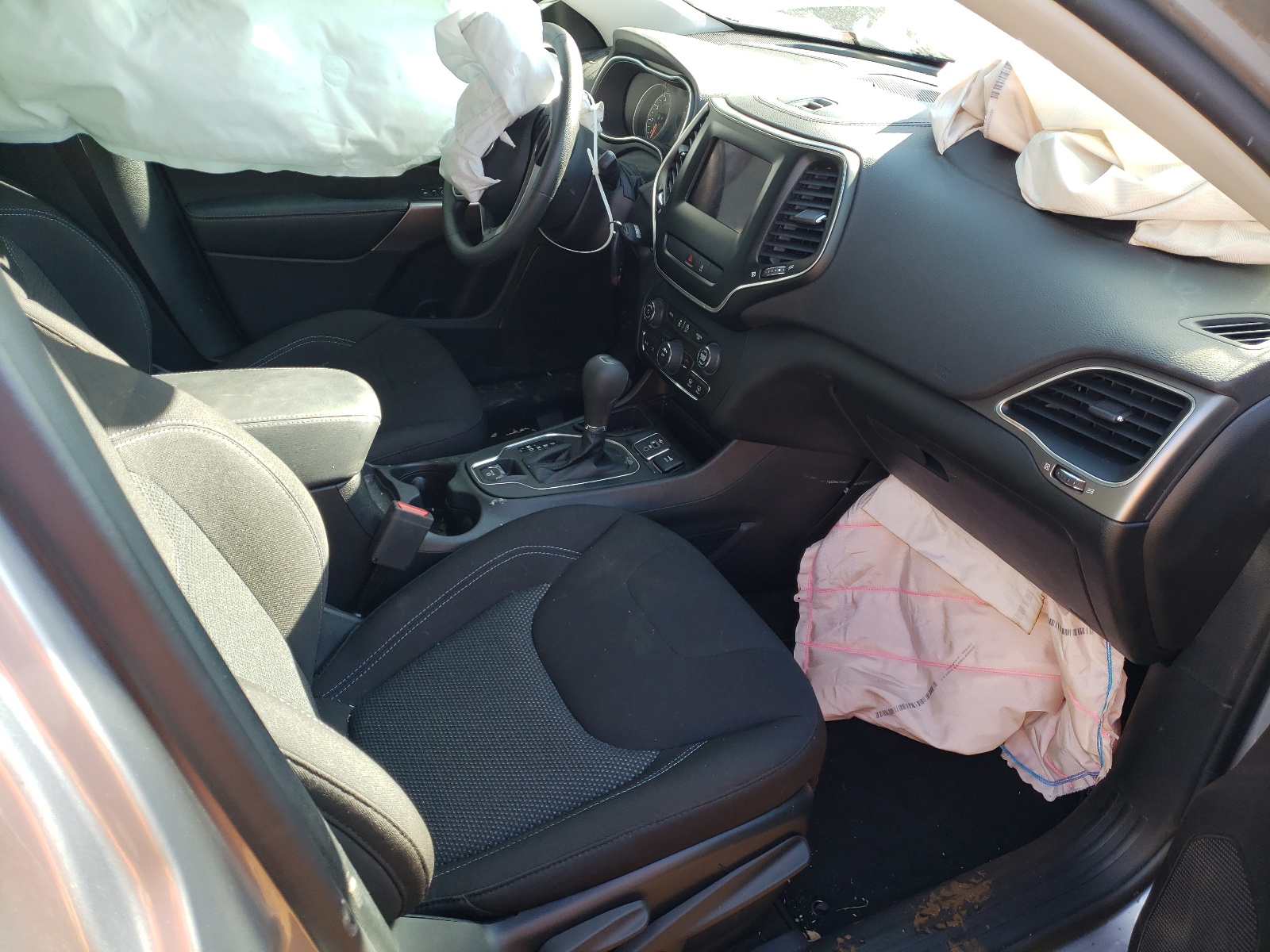 Photo 5 from auction – 2021 JEEP CHEROKEE L with VIN 1C4PJLCB5MD168872