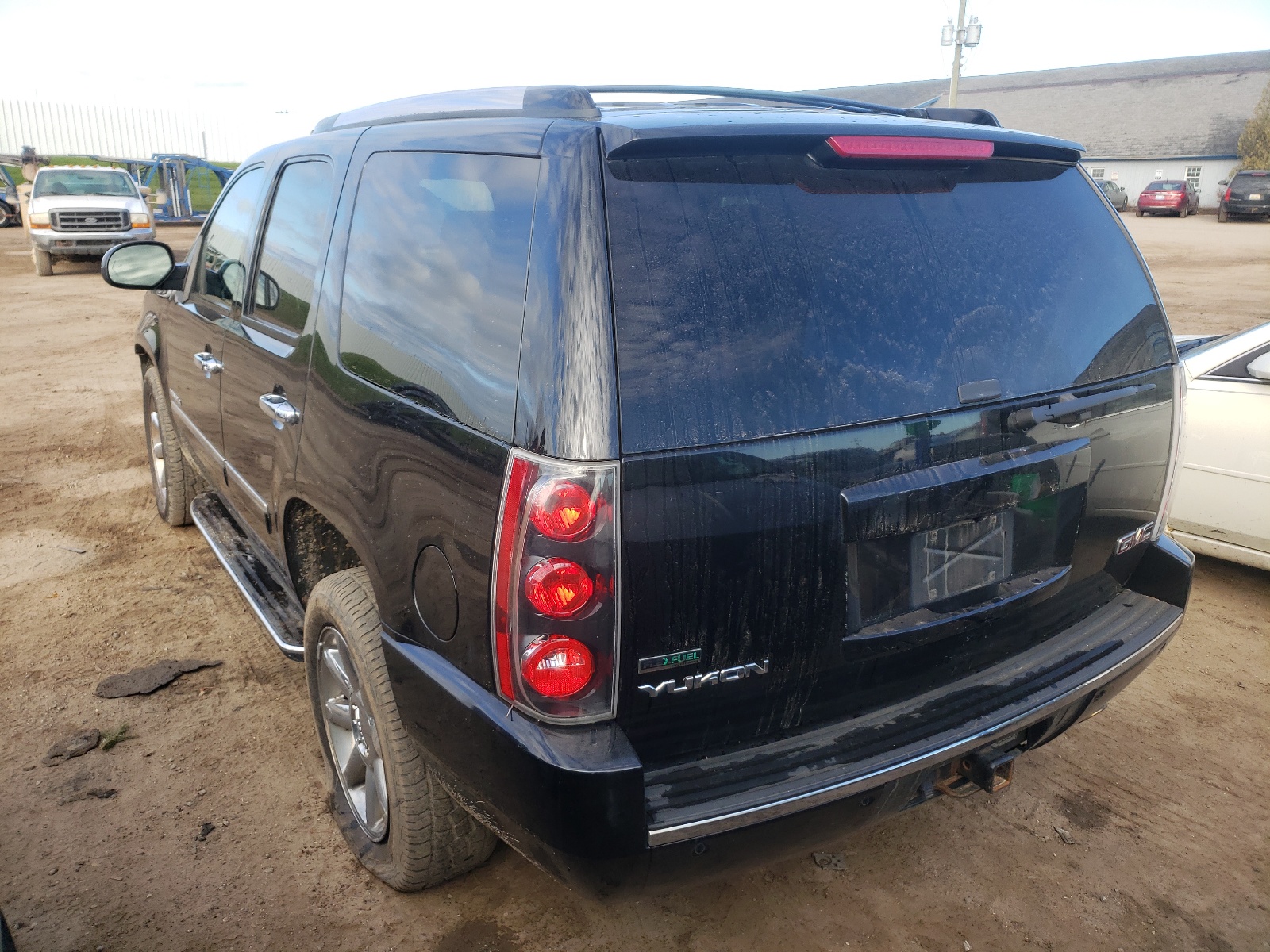 صورة رقم 3 من المزاد - 2011 GMC YUKON DENA مع VIN 1GKS2EEFXBR388239