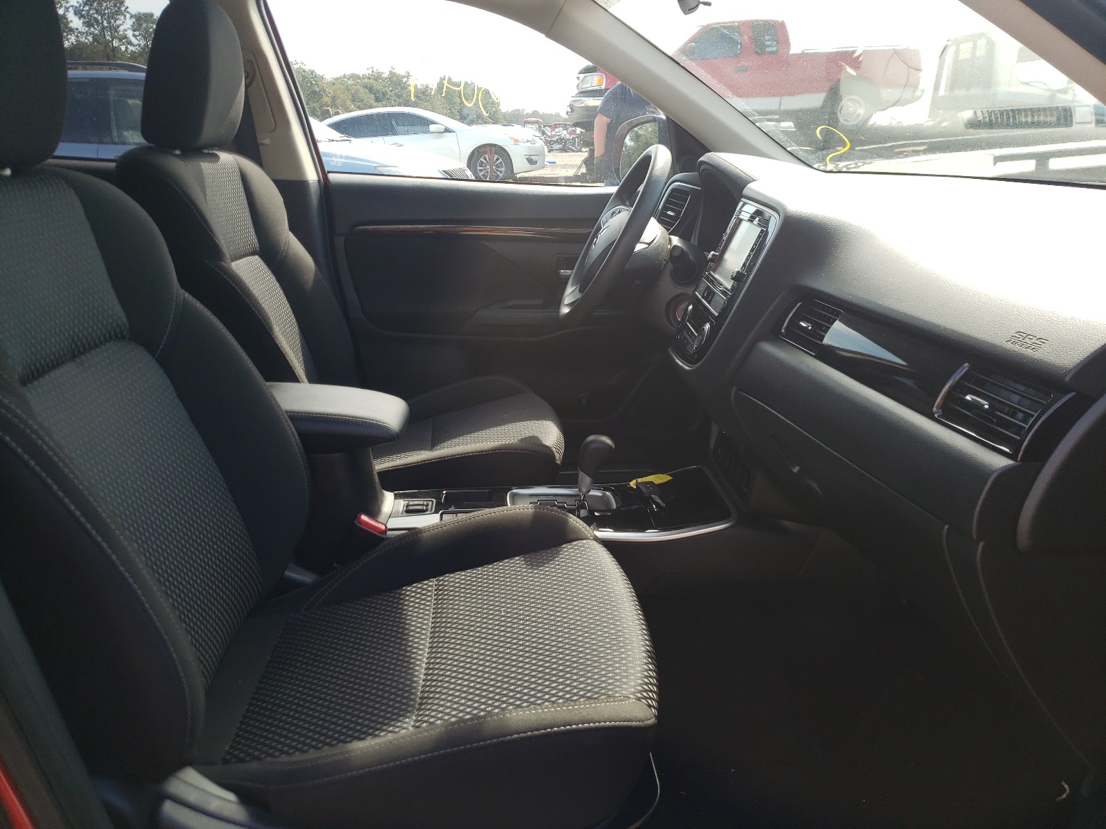 Photo 5 from auction – 2019 MITSUBISHI OUTLANDER with VIN JA4AD2A30KZ028760