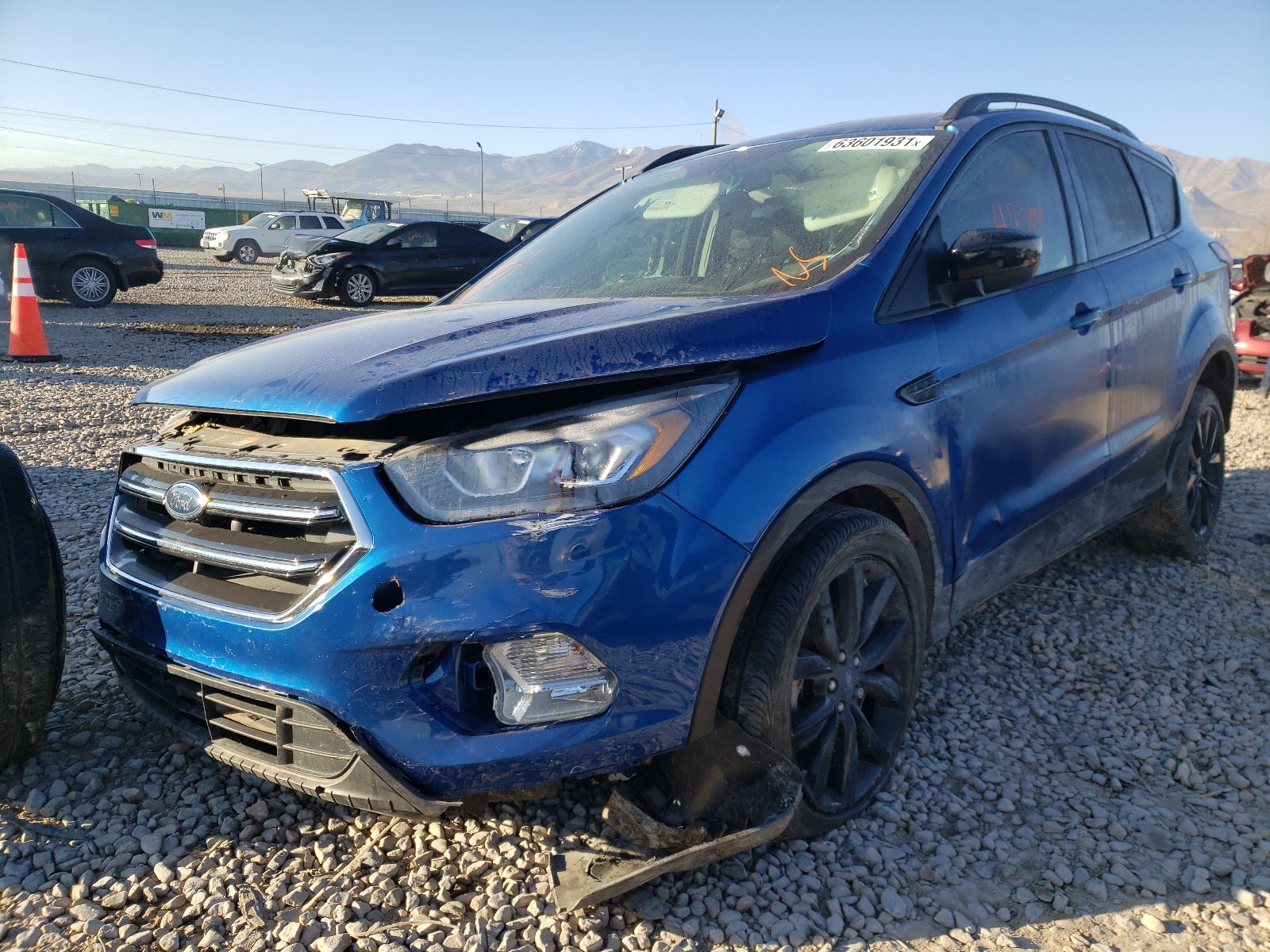 Photo 2 from auction – 2019 FORD ESCAPE SE with VIN 1FMCU0GD2KUB05317