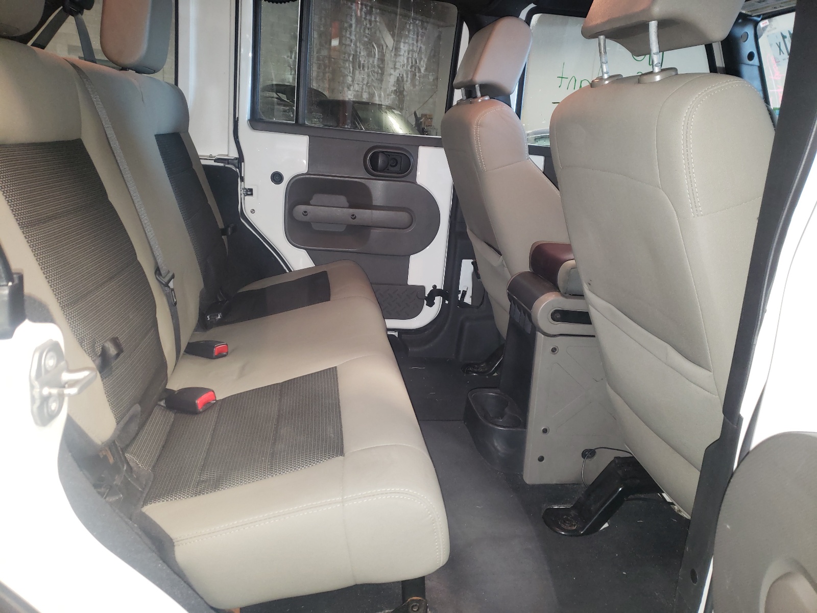 Photo 6 from auction – 2010 JEEP WRANGLER U with VIN 1J4BA3H10AL113249