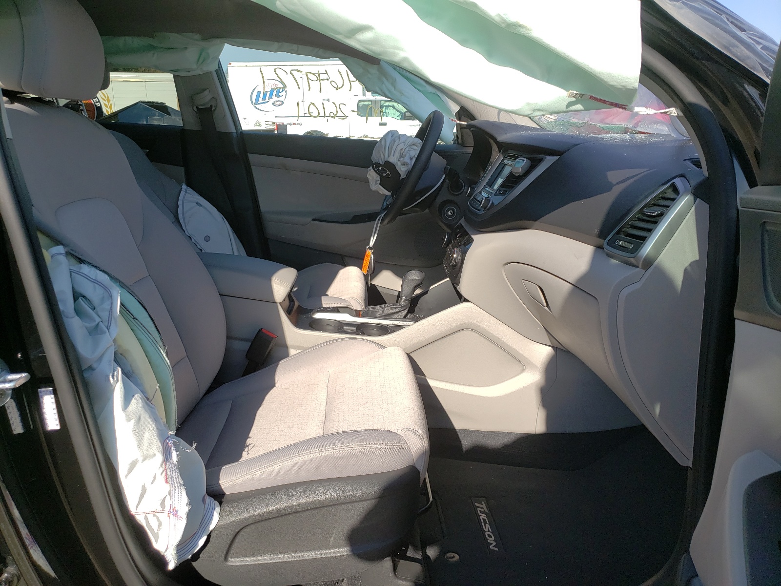 Photo 5 from auction – 2017 HYUNDAI TUCSON LIM with VIN KM8J33A44HU567522