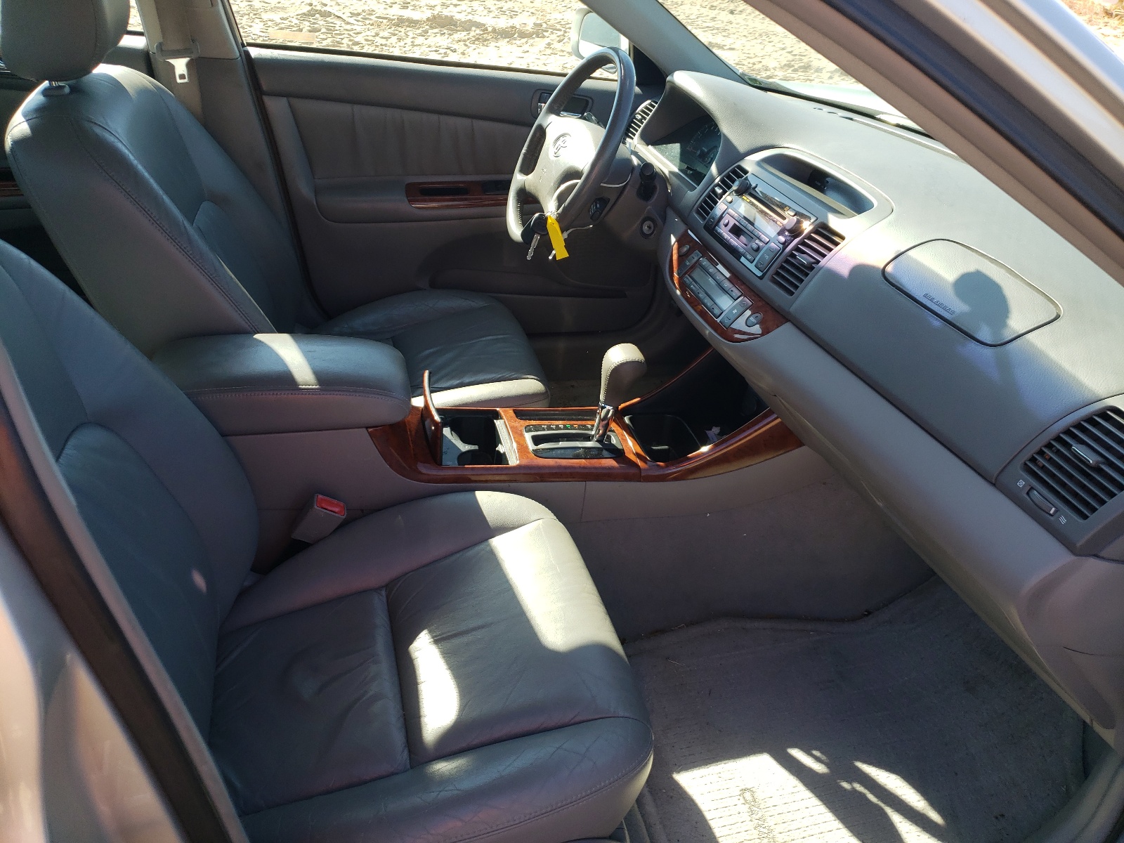 Photo 5 from auction – 2003 TOYOTA CAMRY LE with VIN 4T1BF32K53U554652