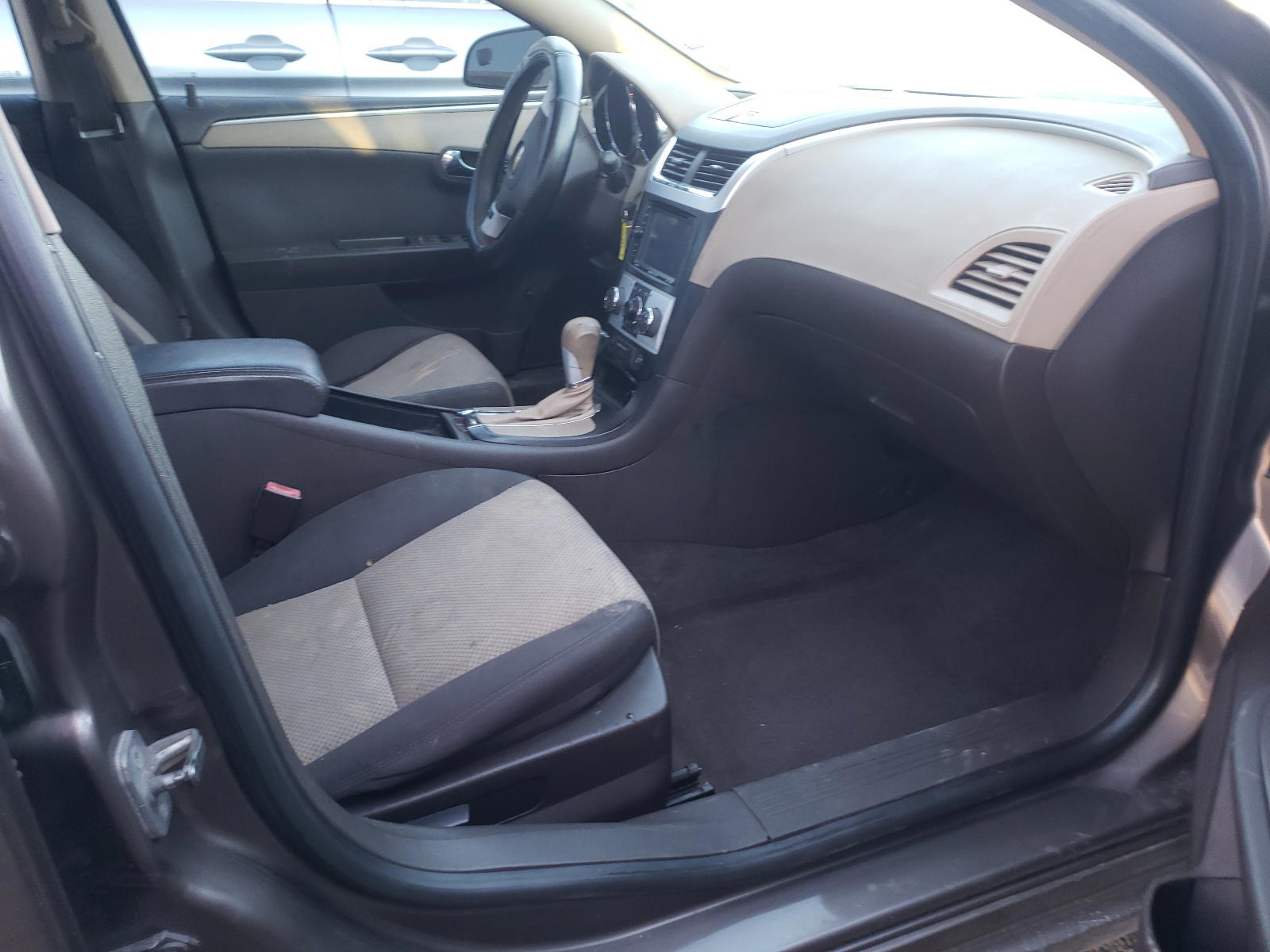 Photo 5 from auction – 2012 CHEVROLET MALIBU LS with VIN 1G1ZB5E02CF193673