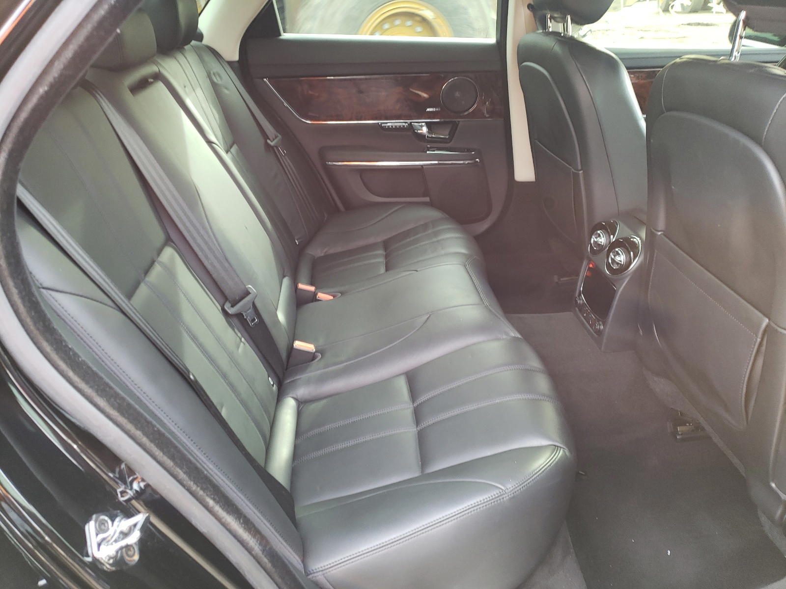 Photo 6 from auction – 2013 JAGUAR XJ with VIN SAJWJ1CDXD8V49547
