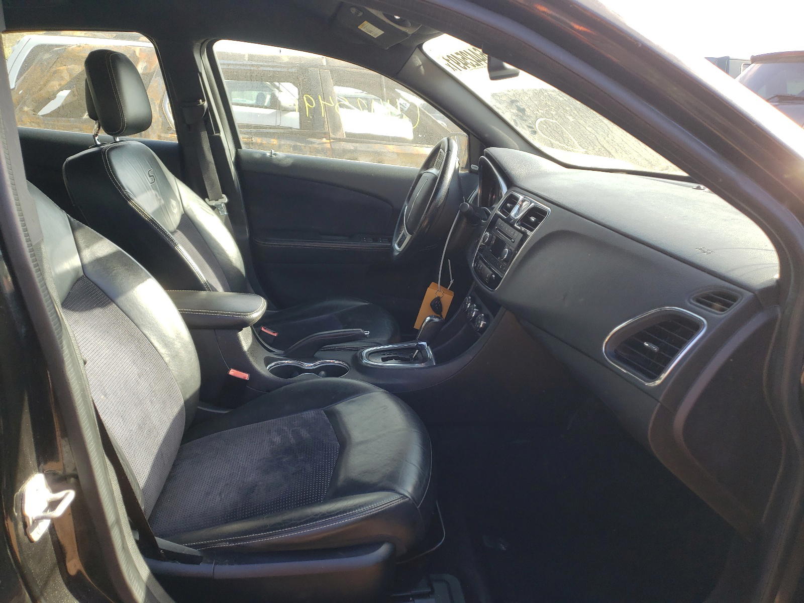 Photo 5 from auction – 2014 CHRYSLER 200 LIMITE with VIN 1C3CCBCG0EN164131