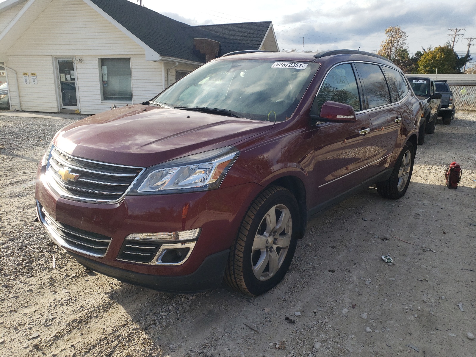 Photo 2 from auction – 2016 CHEVROLET TRAVERSE L with VIN 1GNKVJKD9GJ214254