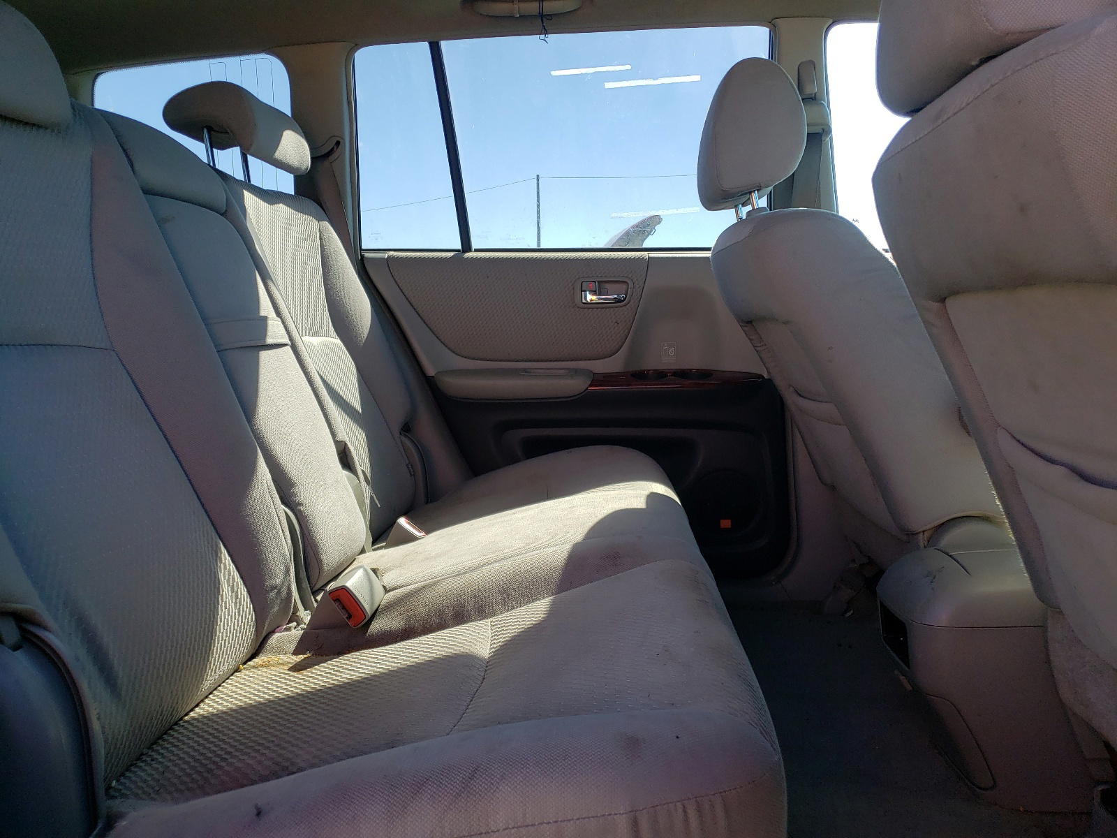 Photo 6 from auction – 2004 TOYOTA HIGHLANDER with VIN JTEDP21A640016351