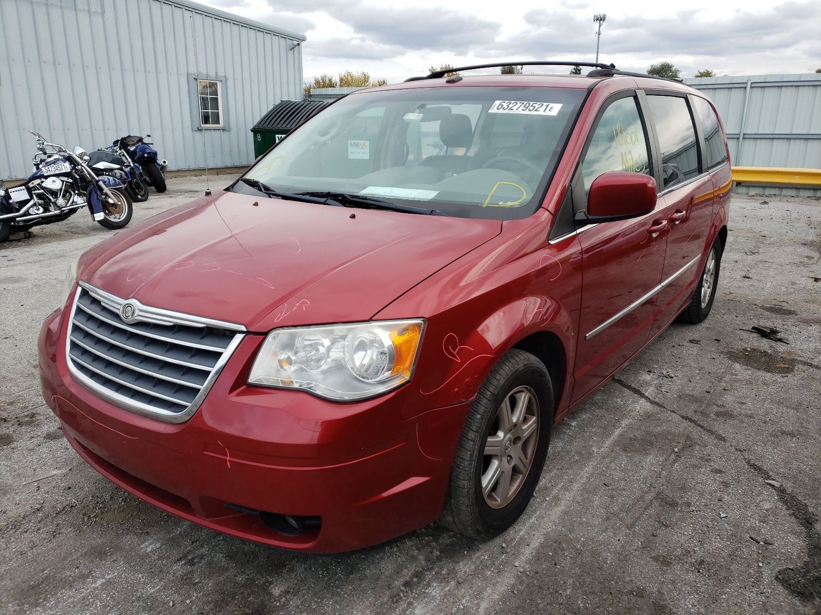 Photo 2 from auction – 2010 CHRYSLER TOWN & COU with VIN 2A4RR5DX6AR241712