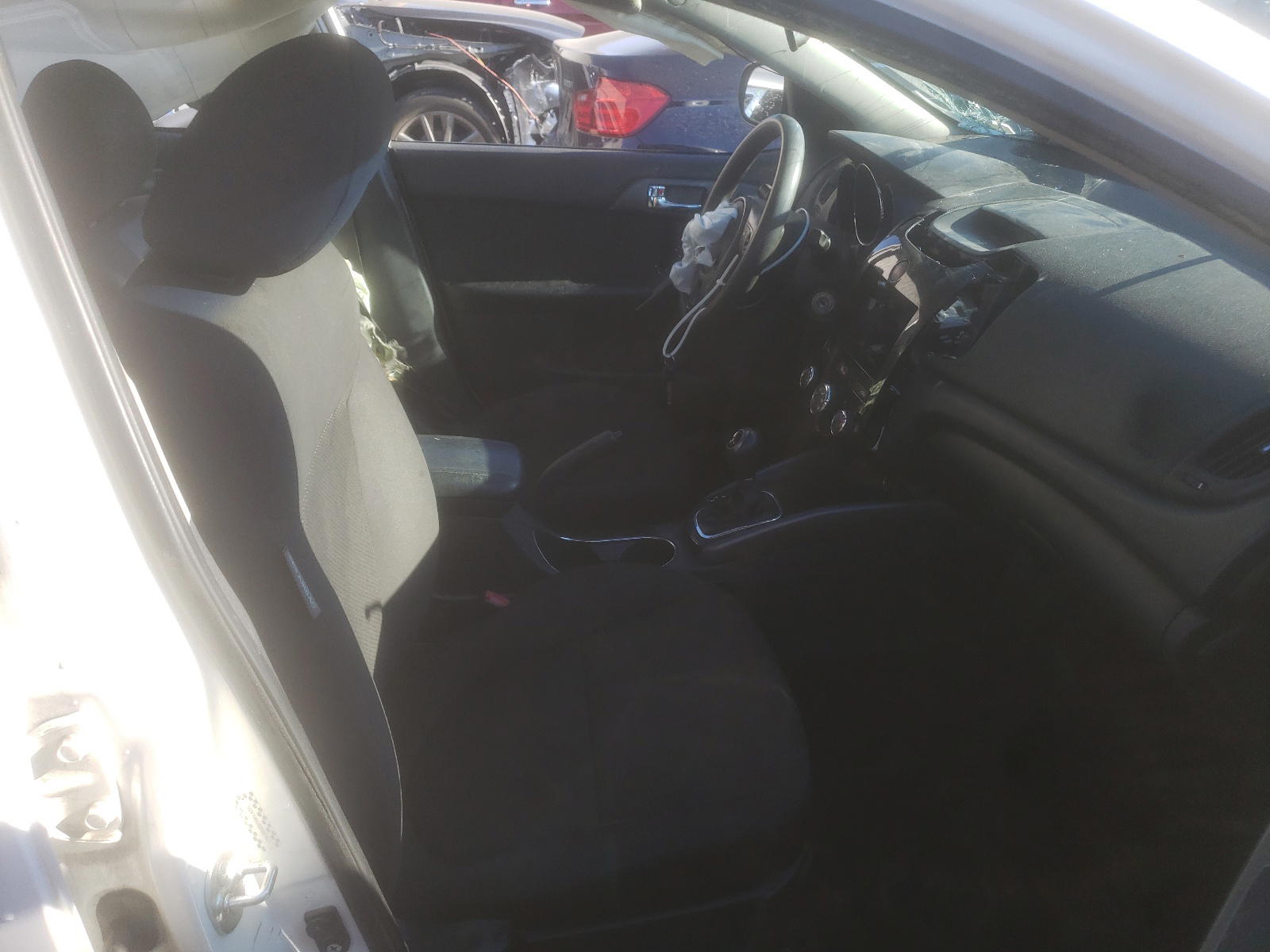 Photo 5 from auction – 2013 KIA FORTE EX with VIN KNAFU4A28D5687367
