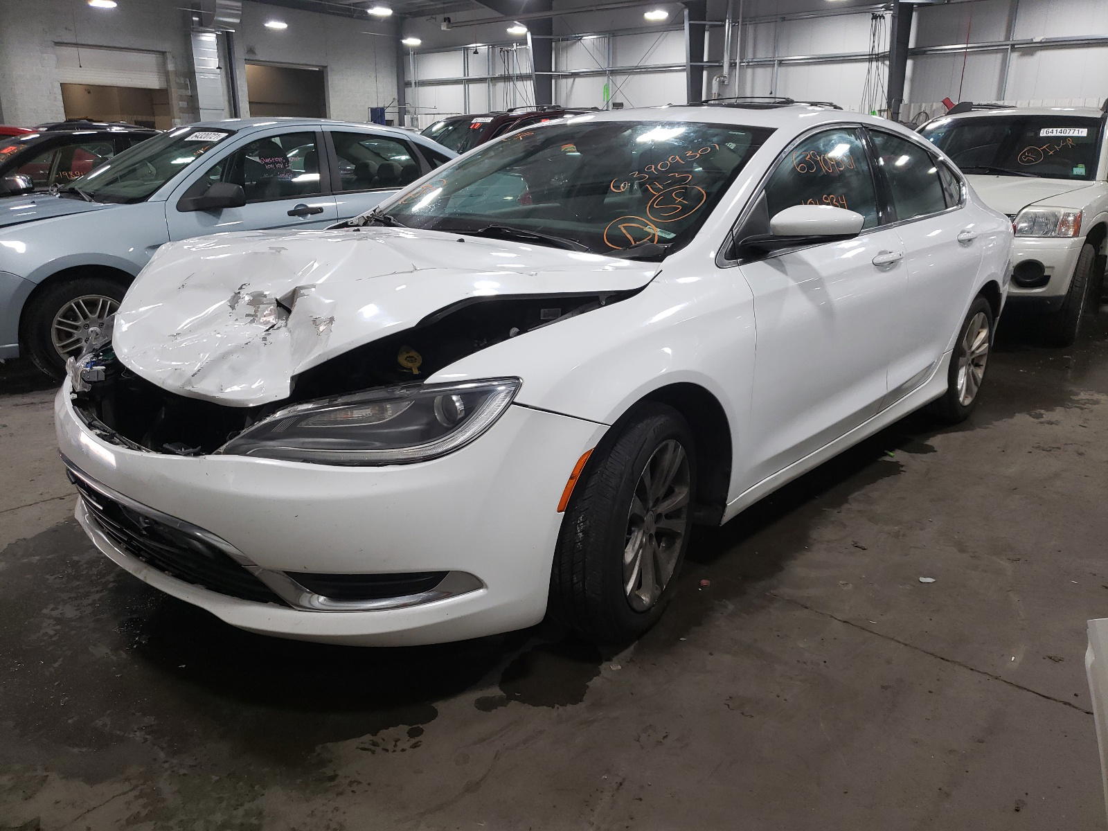 Photo 2 from auction – 2015 CHRYSLER 200 LIMITE with VIN 1C3CCCAB2FN726299