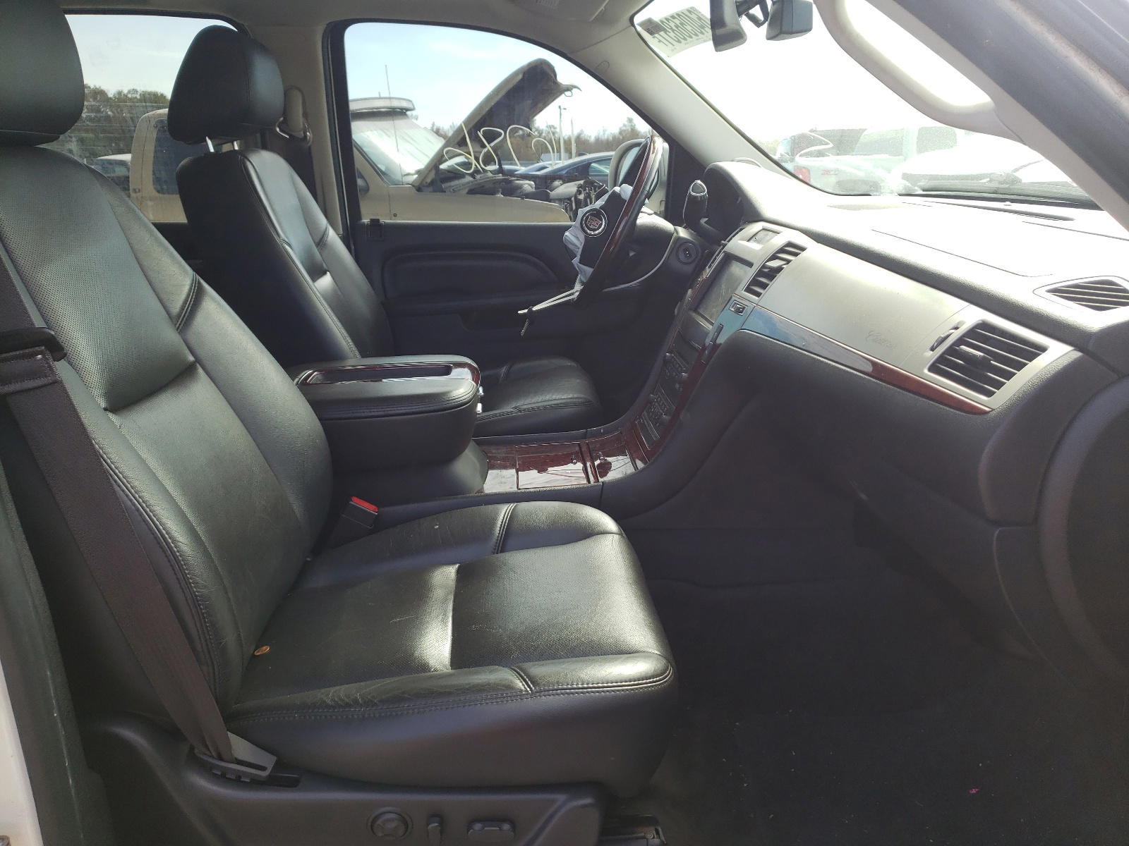 Photo 5 from auction – 2014 CADILLAC ESCALADE E with VIN 1GYS4HEF2ER189031