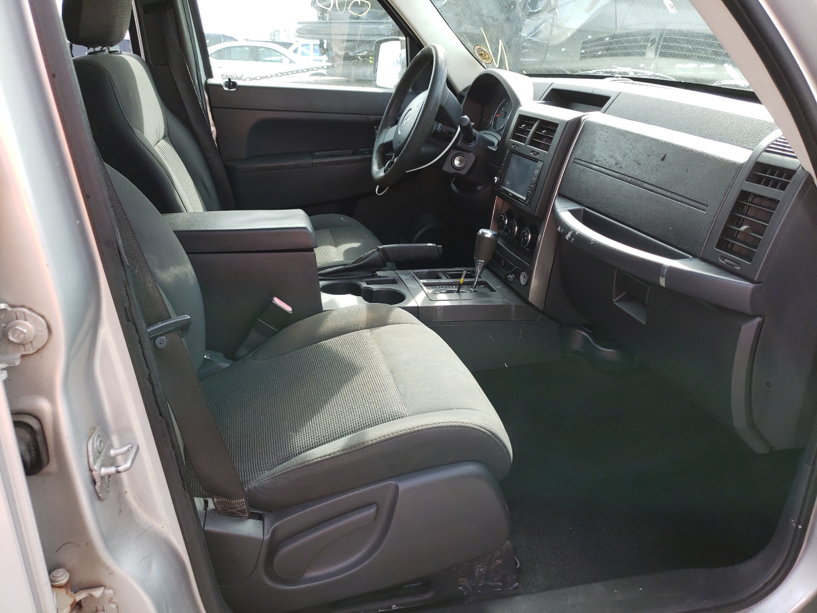 Photo 5 from auction – 2009 JEEP LIBERTY SP with VIN 1J8GP28K09W545355