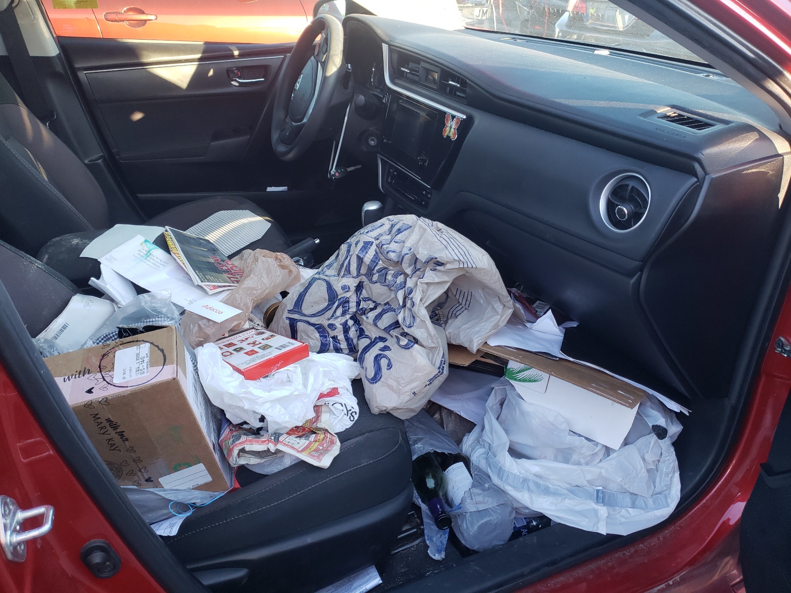 Photo 5 from auction – 2019 TOYOTA COROLLA L with VIN 5YFBURHE2KP879480