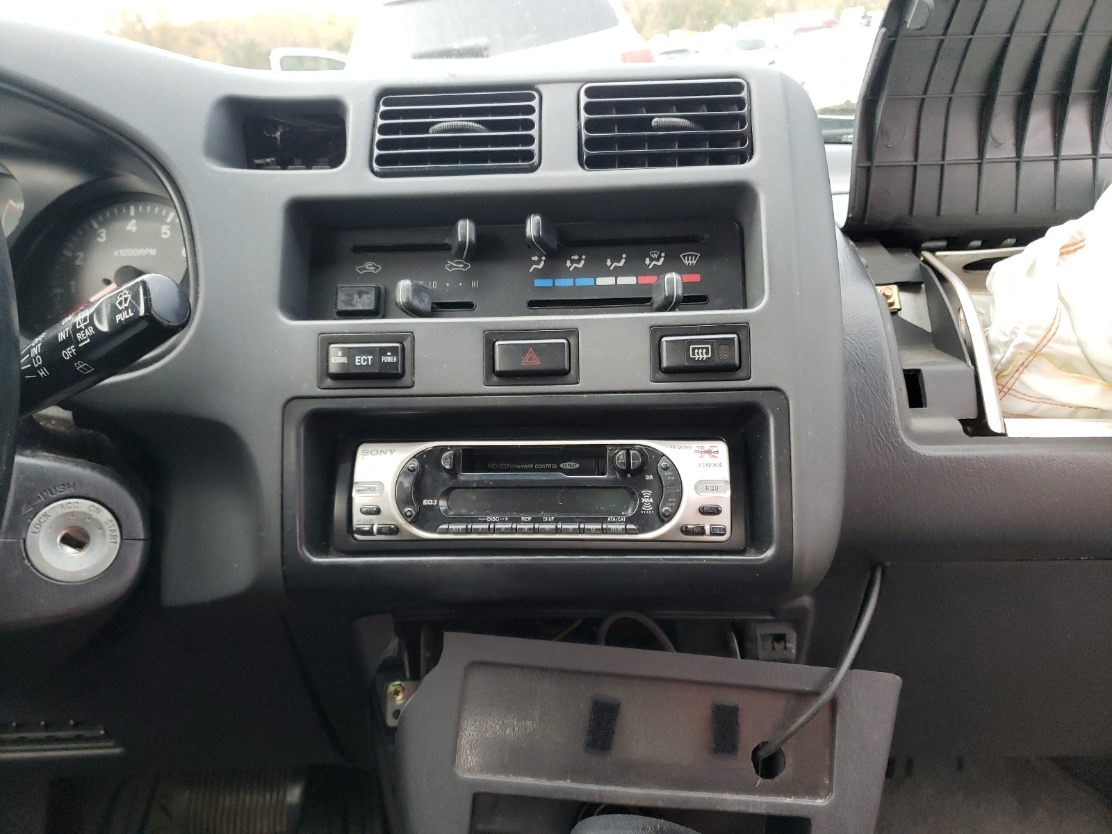 Photo 9 from auction – 1998 TOYOTA RAV4 with VIN JT3GP10V8W0031330
