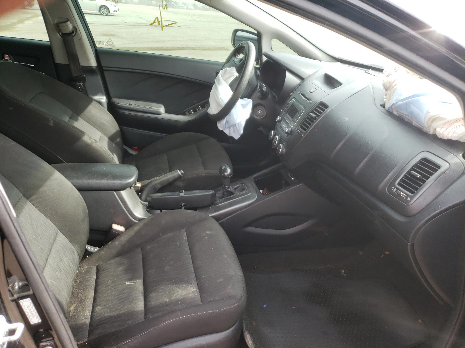 Photo 5 from auction – 2016 KIA FORTE LX with VIN KNAFK4A67G5458255