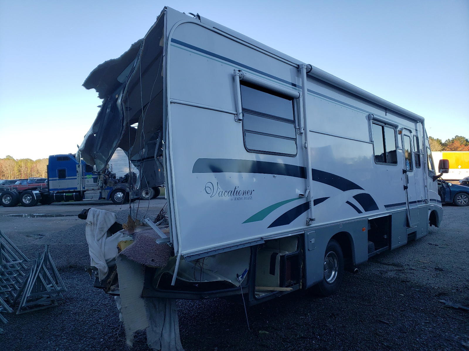 Photo 4 from auction – 1998 HOLI MOTORHOME with VIN 3FCMF53G2VJA24960