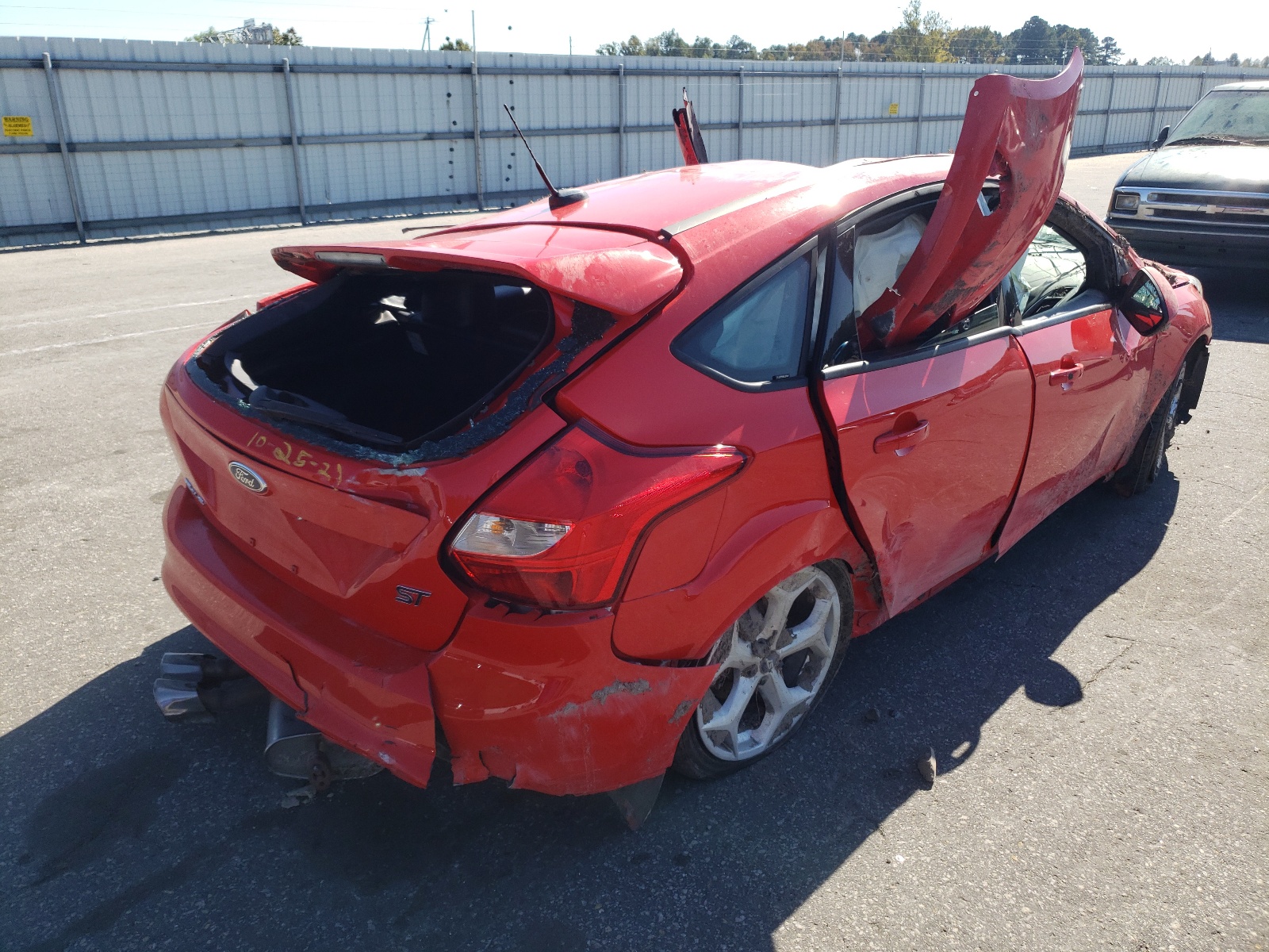 Zdjęcie 4 z aukcji – 2013 FORD FOCUS ST z VIN 1FADP3L94DL100072