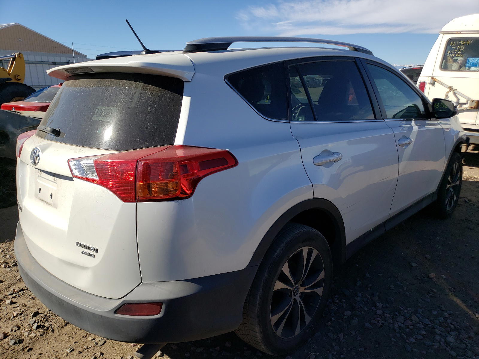 Photo 4 from auction – 2015 TOYOTA RAV4 LIMIT with VIN 2T3DFREV6FW375971